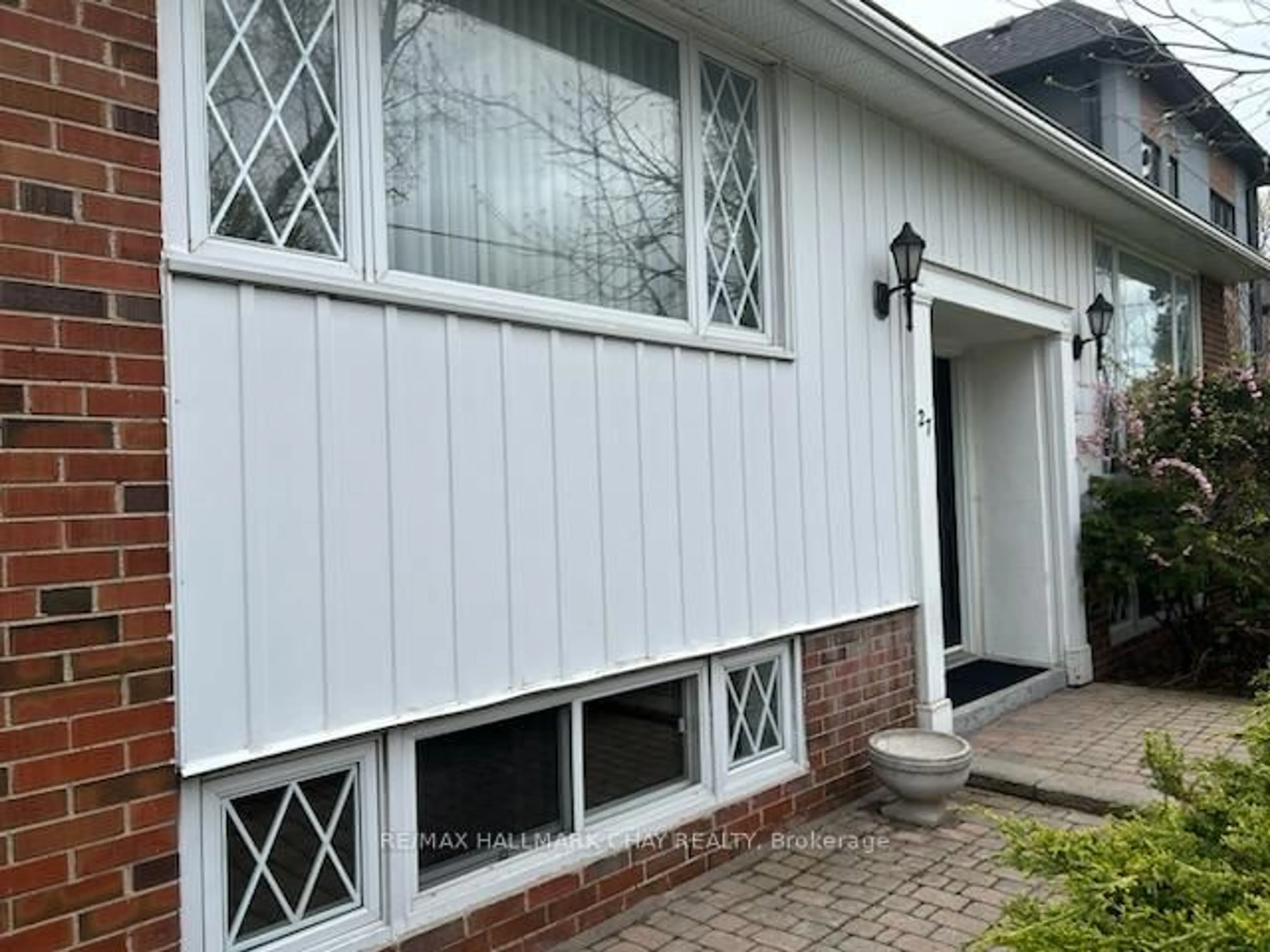 Home with vinyl exterior material, street for 27 Elfreda Blvd, Toronto Ontario M1L 4L5