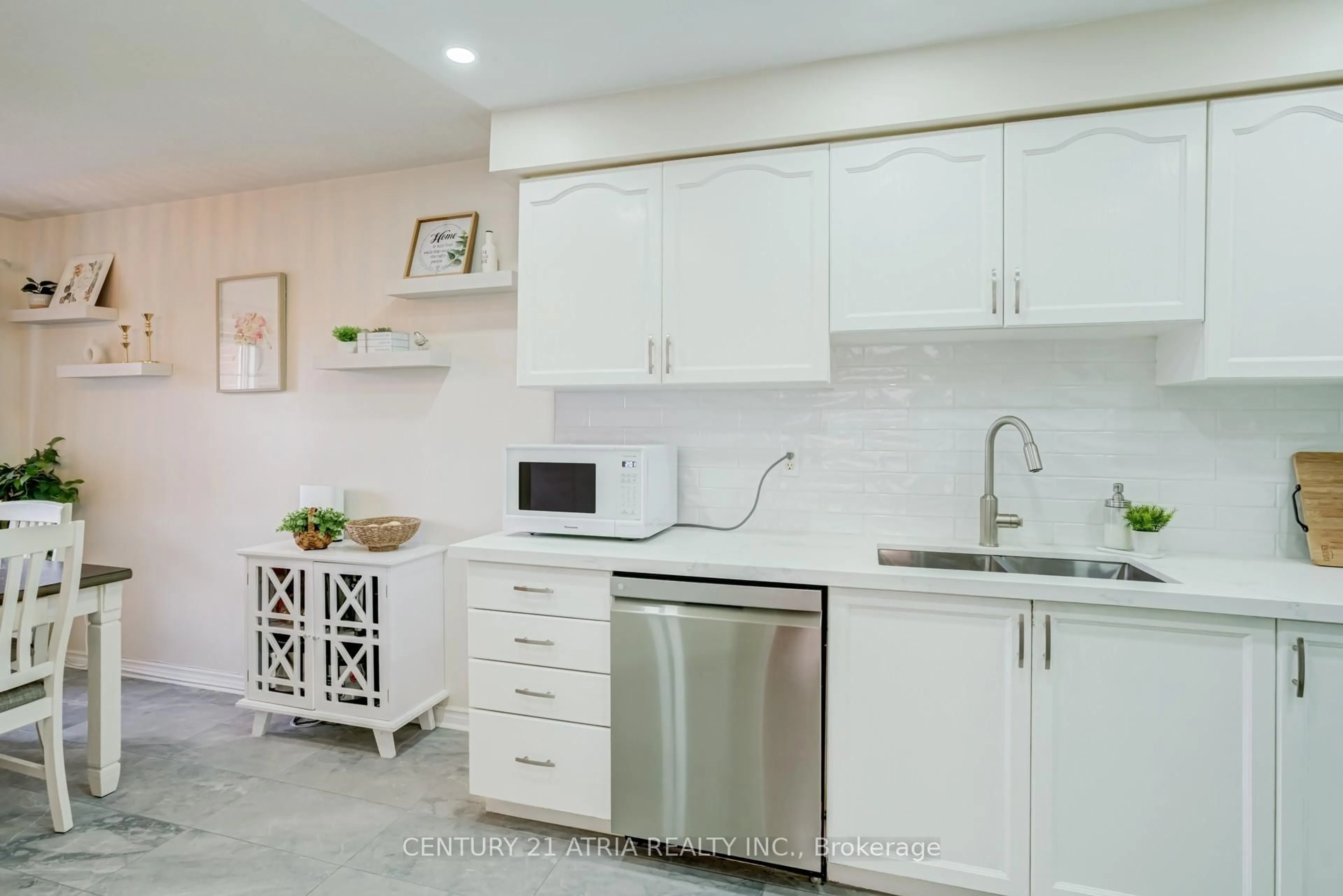 Standard kitchen, ceramic/tile floor for 1155 Ridgemount Blvd, Oshawa Ontario L1K 2L2