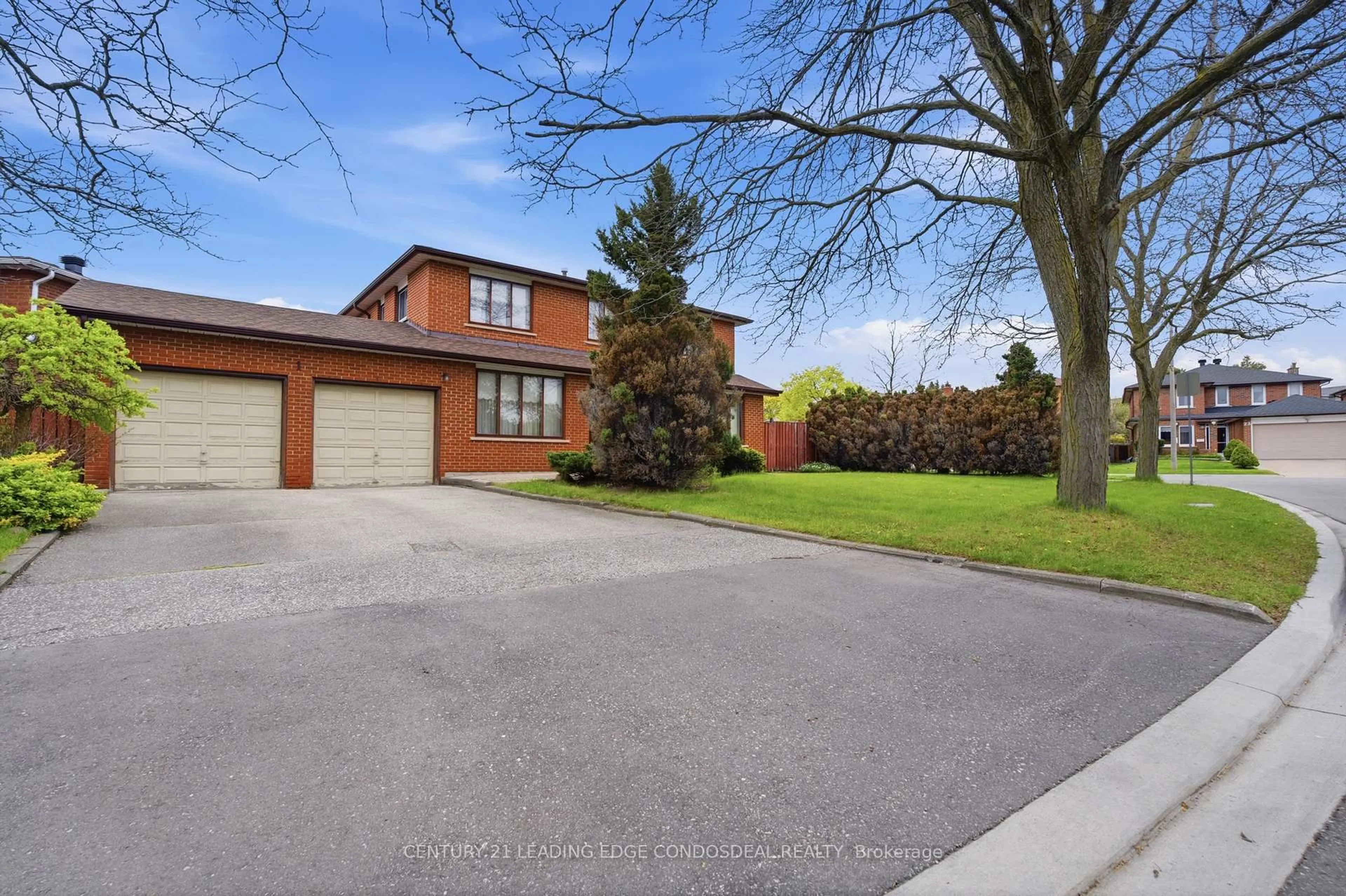 A pic from outside/outdoor area/front of a property/back of a property/a pic from drone, street for 1 Whitley Castle Cres, Toronto Ontario M1V 2P5