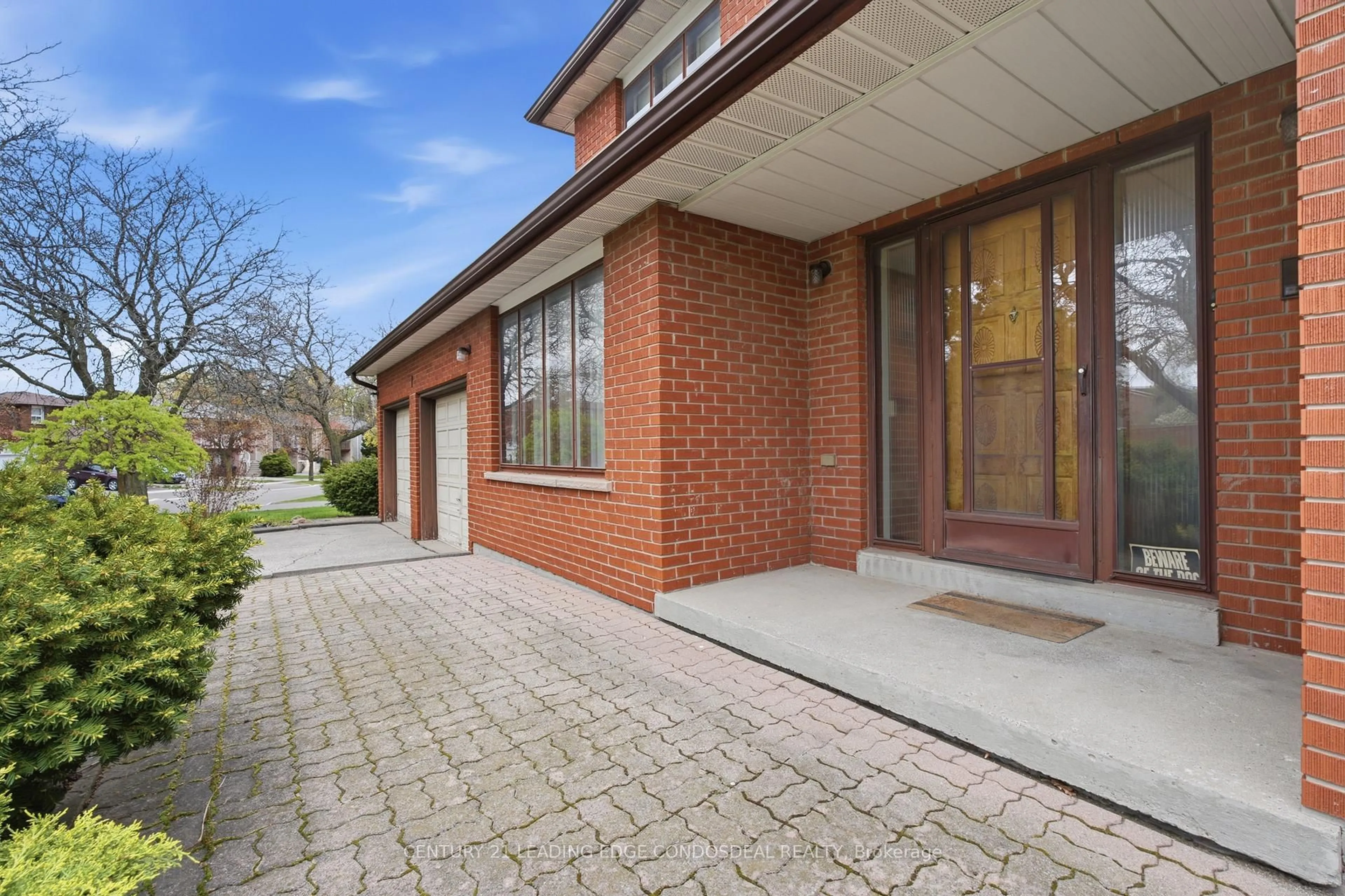 Home with brick exterior material, street for 1 Whitley Castle Cres, Toronto Ontario M1V 2P5