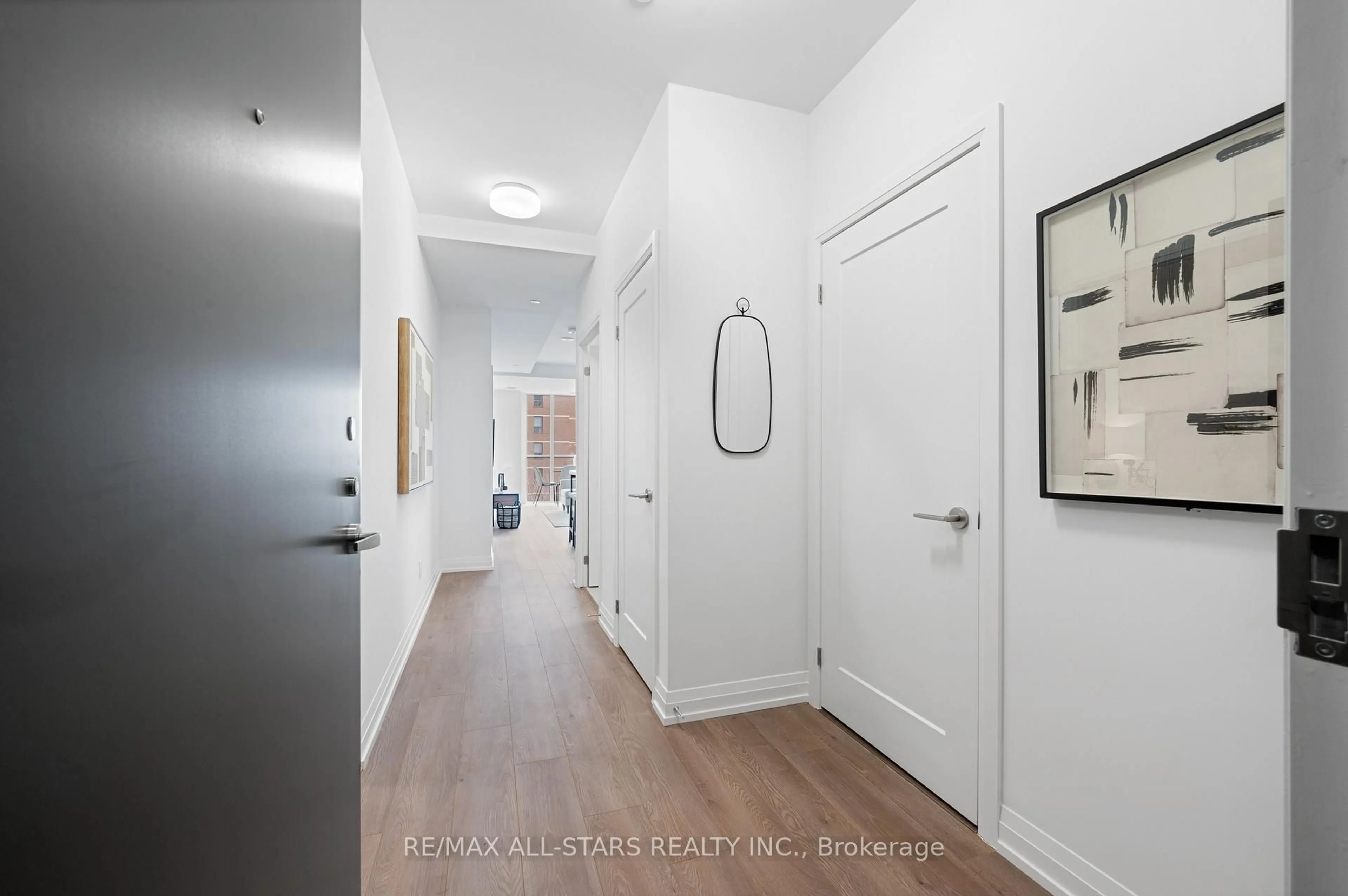 Indoor entryway for 286 Main St #408, Toronto Ontario M4C 0B3