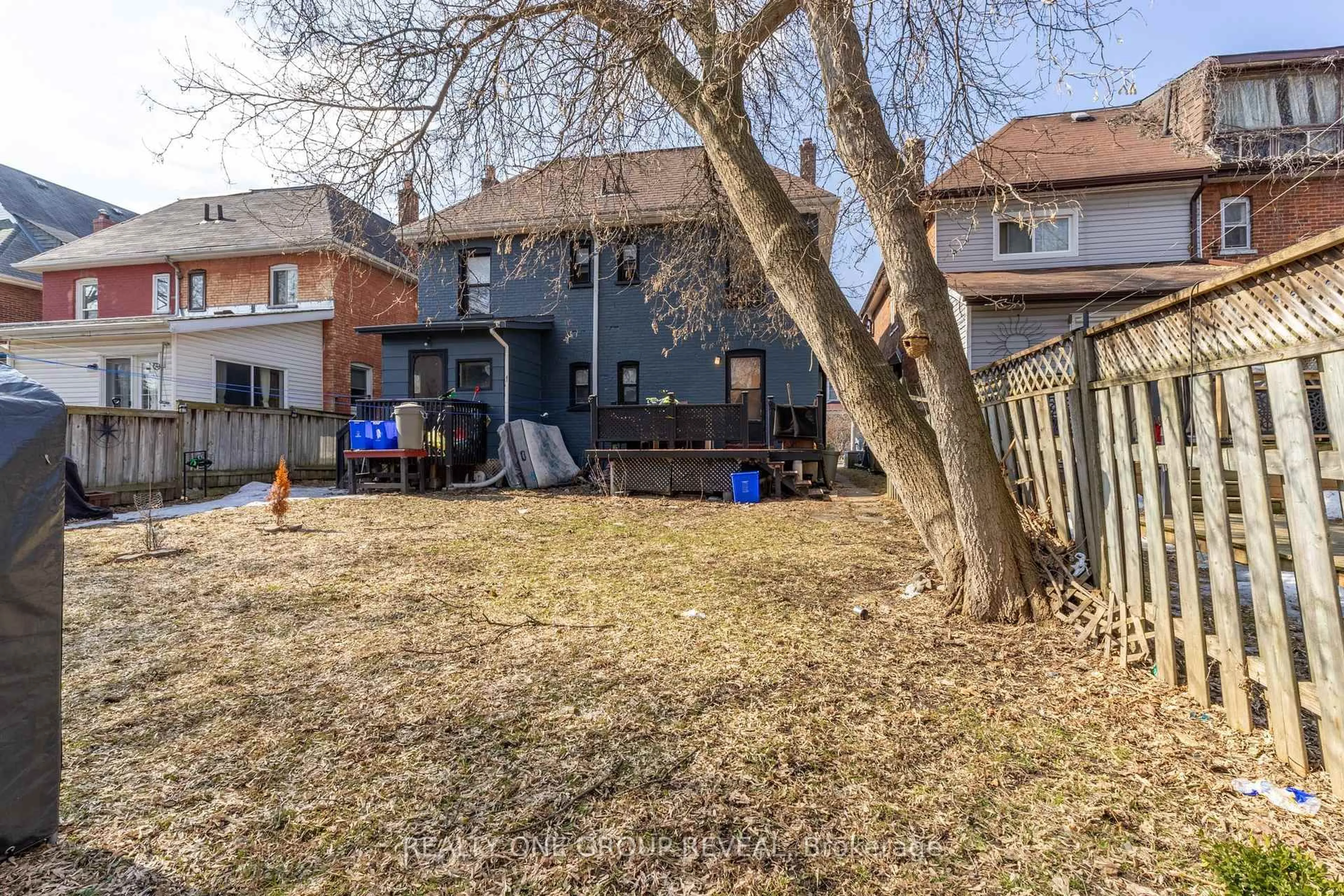 Unknown for 277 Jarvis St, Oshawa Ontario L1G 5K8
