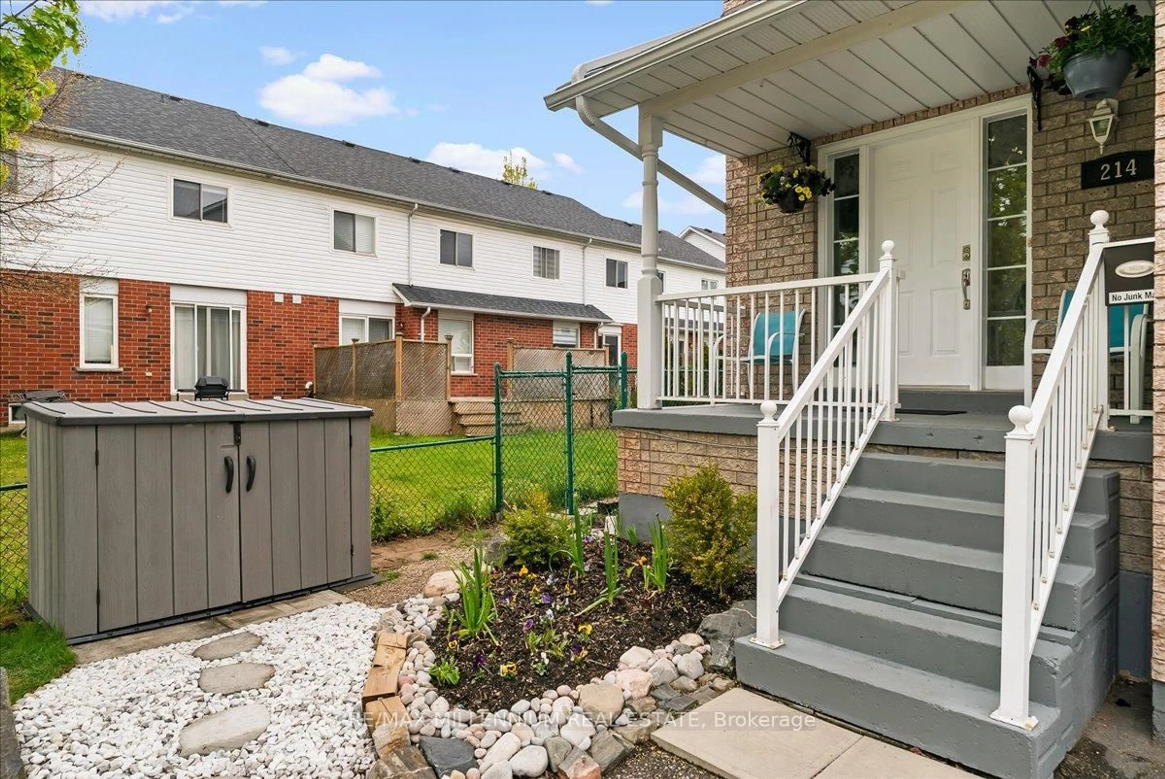 Unknown for 214 Graburn Ave, Oshawa Ontario L1H 3B1
