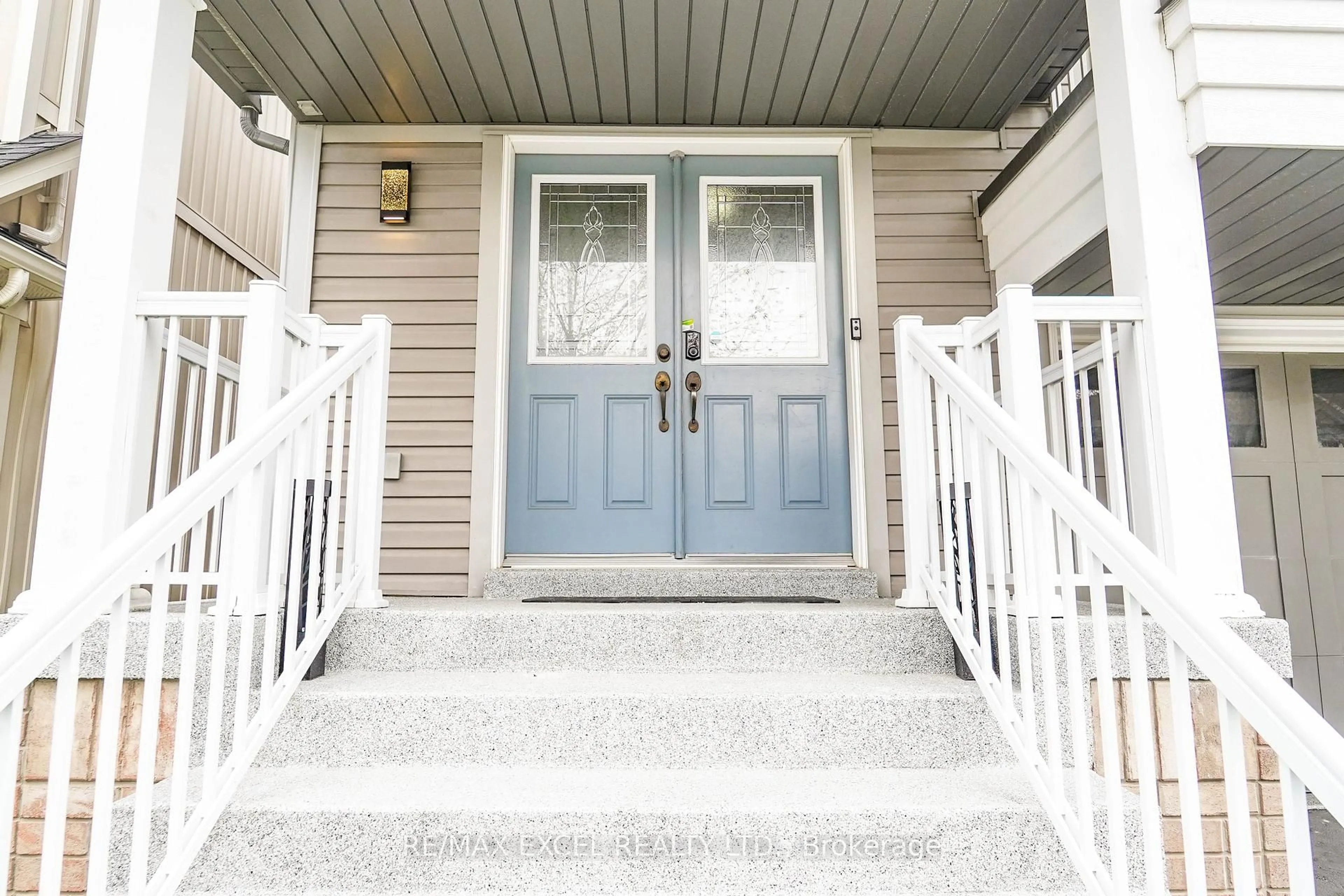 Indoor entryway for 1031 Beneford Rd, Oshawa Ontario L1K 0A3