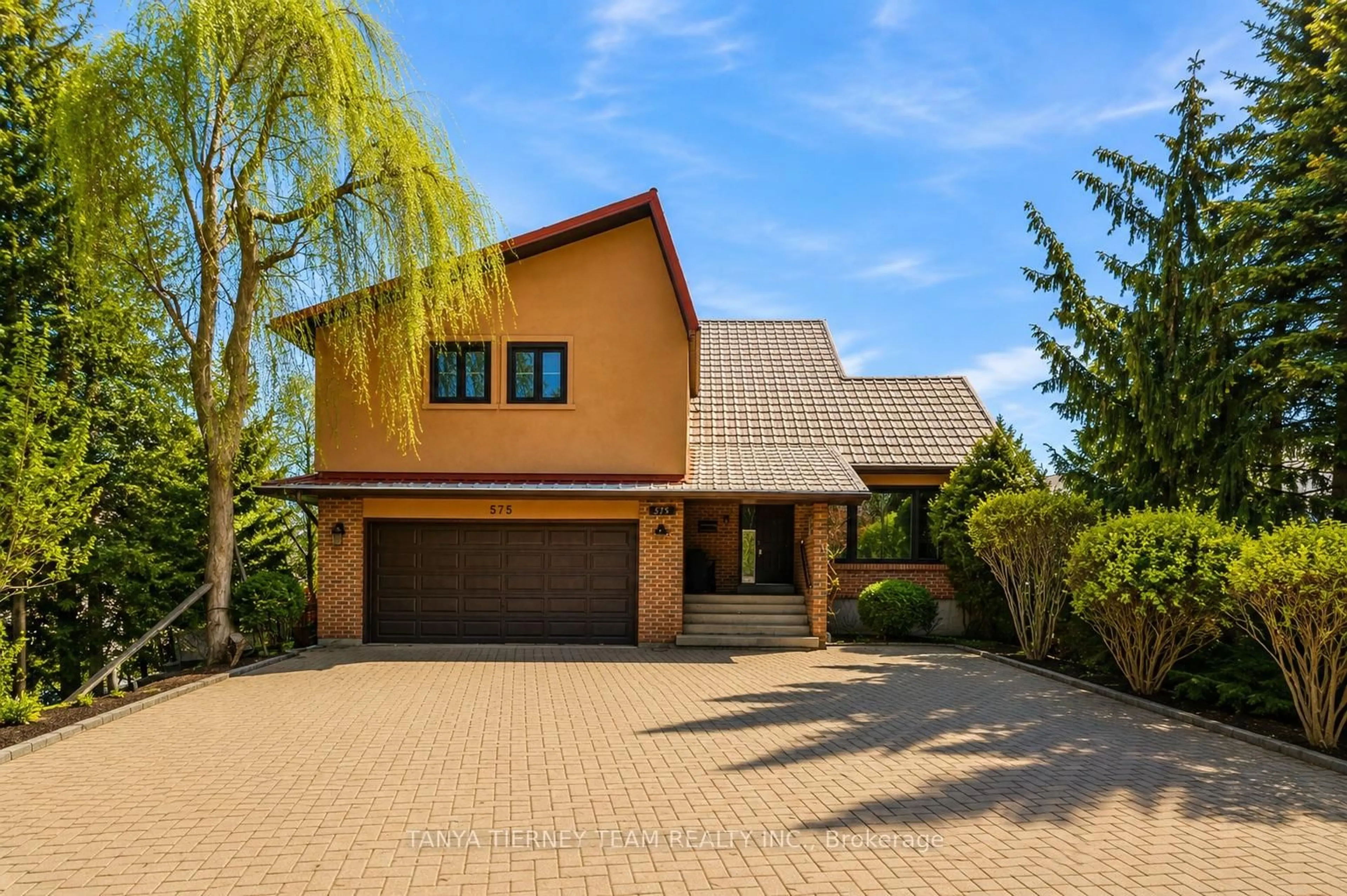 Unknown for 575 Park Cres, Pickering Ontario L1W 2E1