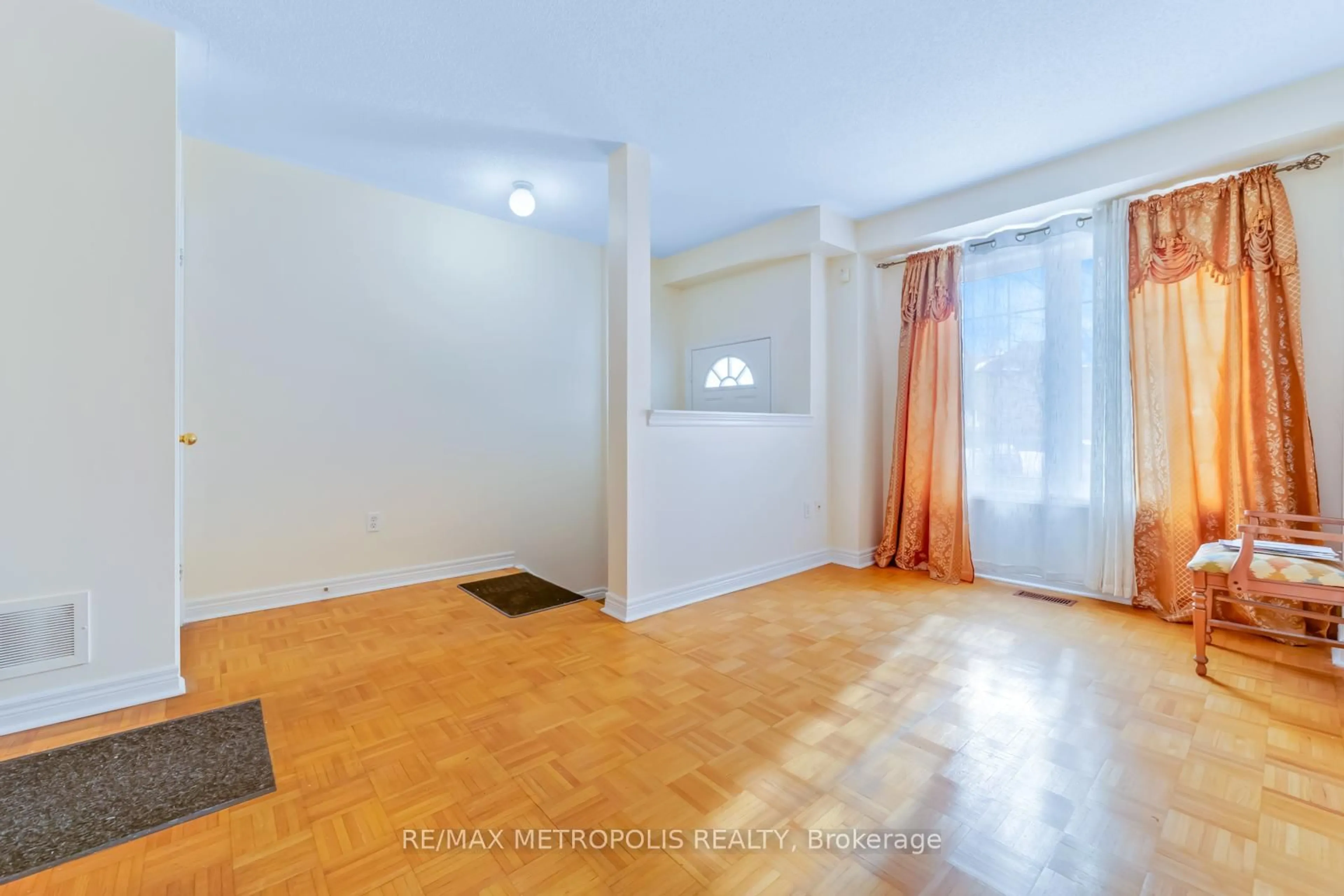 Unknown for 16B Gower St, Toronto Ontario M4B 3P5