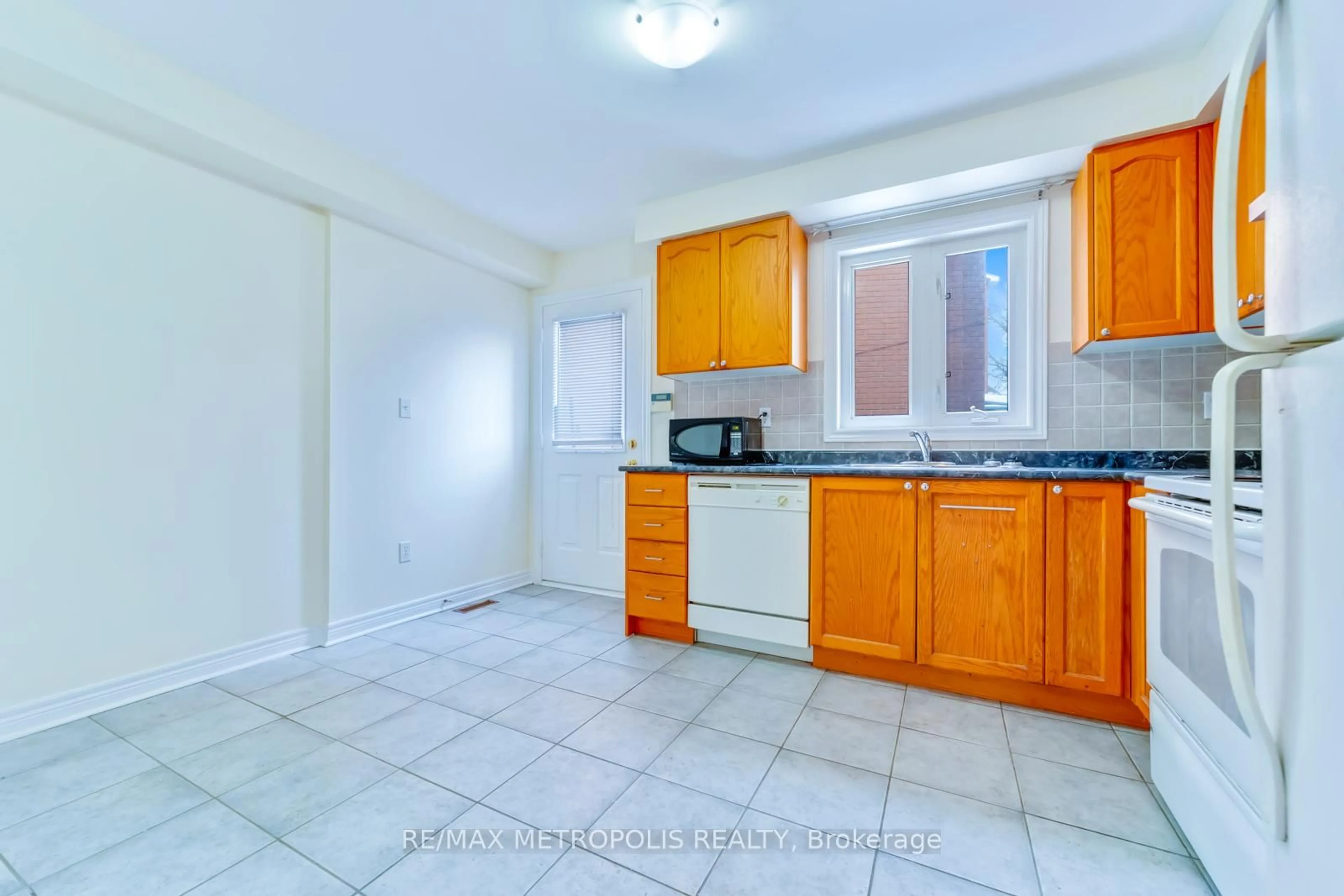 Unknown for 16B Gower St, Toronto Ontario M4B 3P5