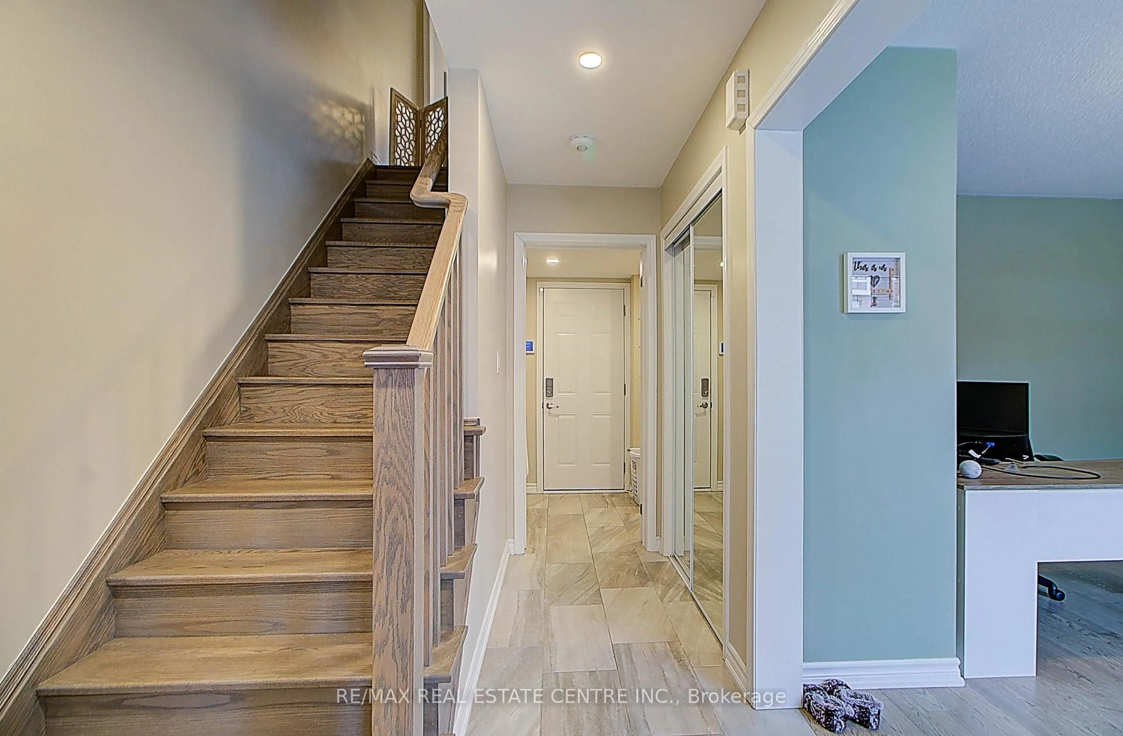 Unknown for 32 Bluegill Cres, Whitby Ontario L1P 0E4