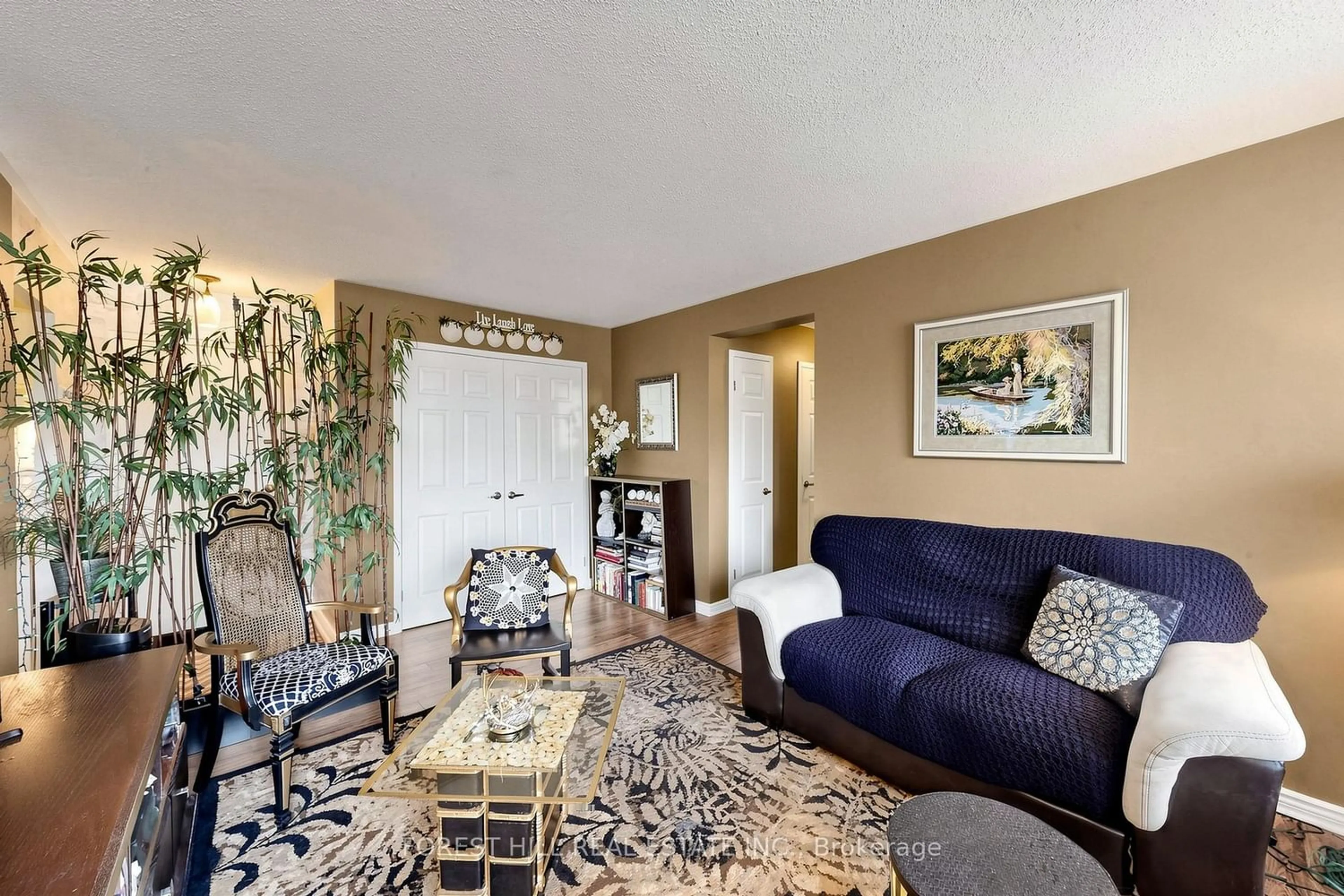 Unknown for 131 Taunton Rd #304, Oshawa Ontario L1G 3T8