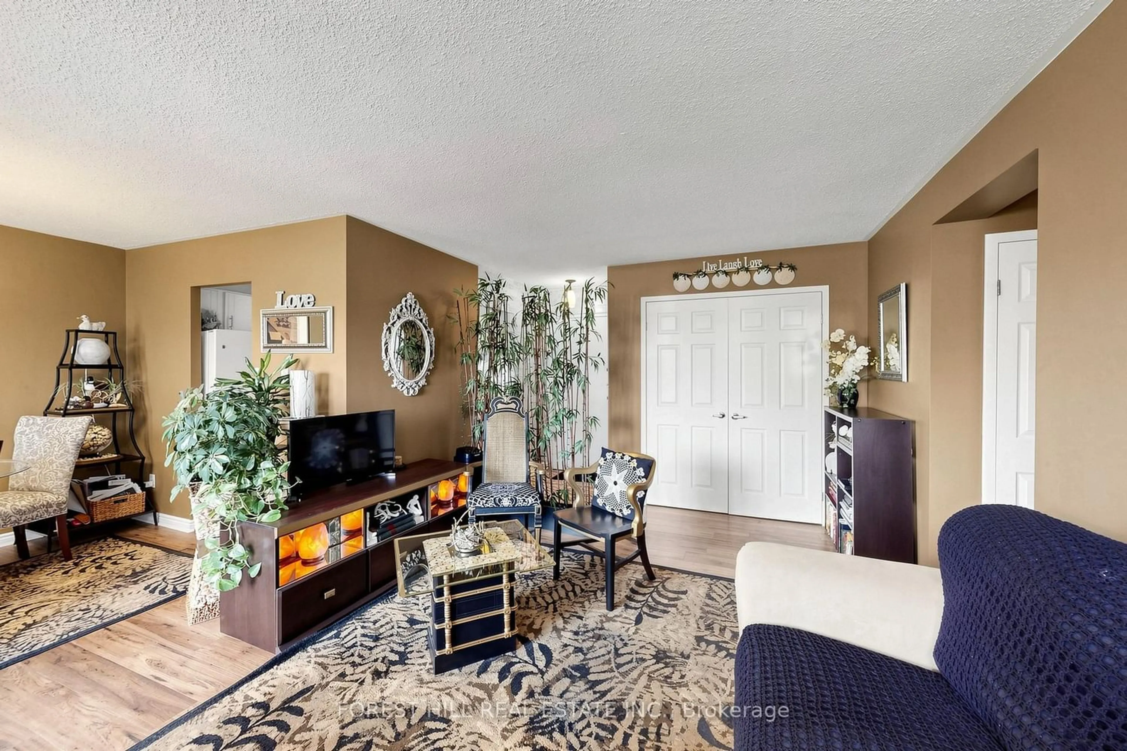 Unknown for 131 Taunton Rd #304, Oshawa Ontario L1G 3T8
