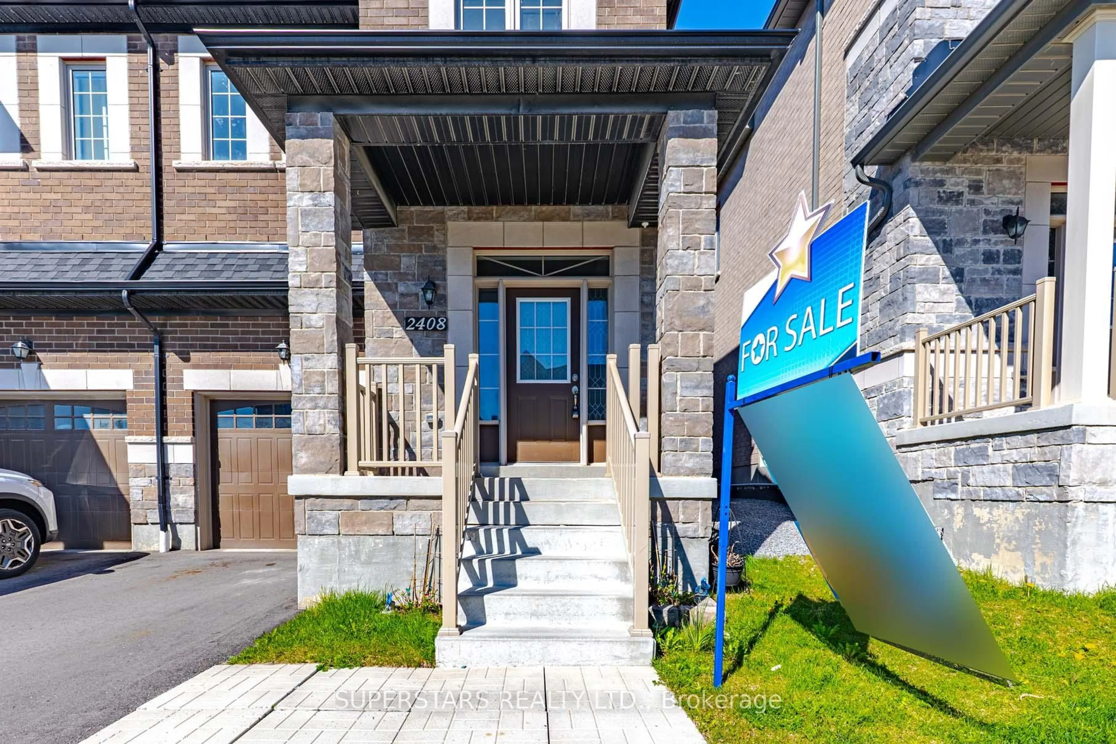 Indoor foyer for 2408 Angora St, Pickering Ontario L1X 0M6