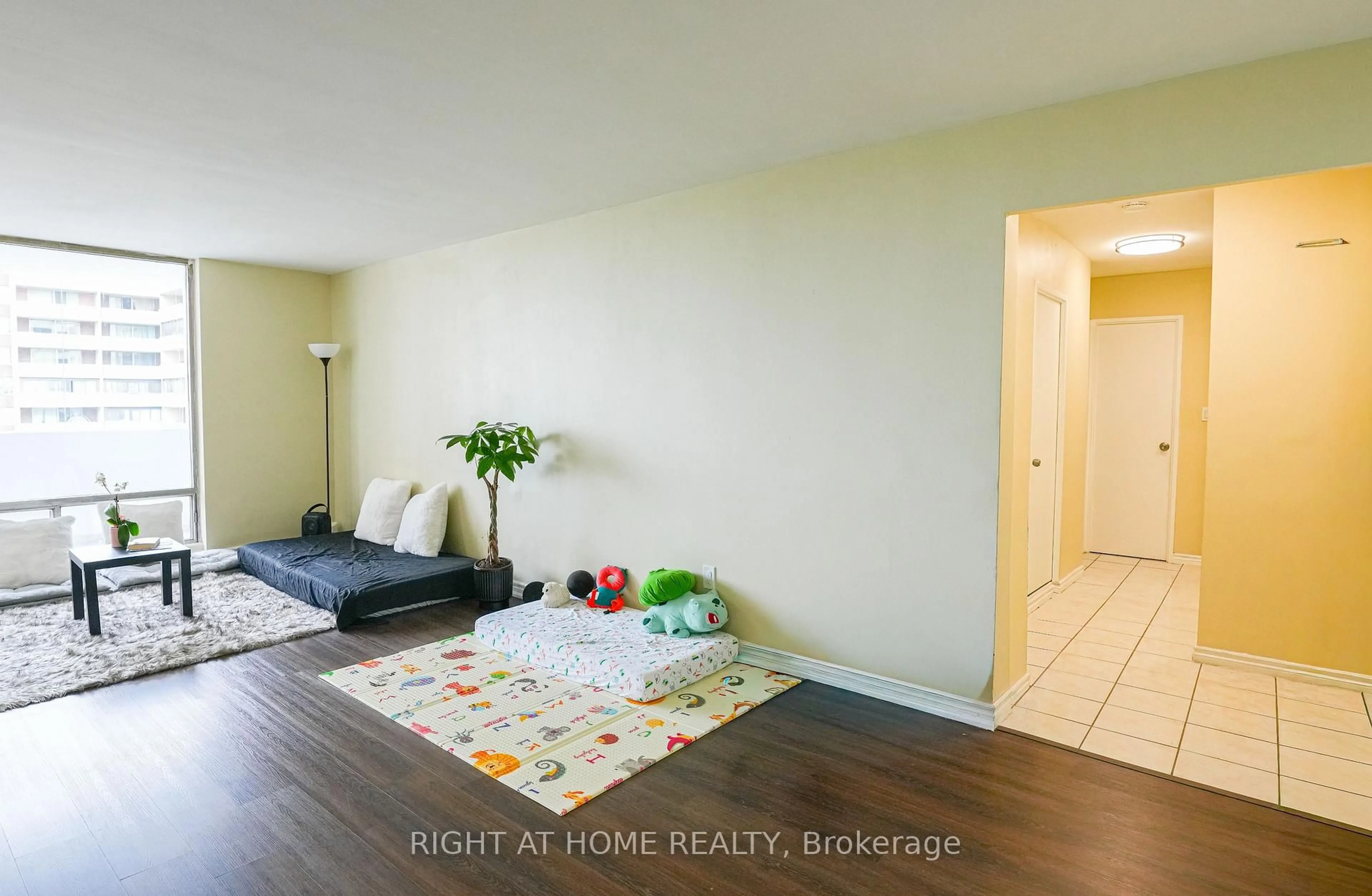 A pic of a room for 1 Massey Sq #2203, Toronto Ontario M4C 5L4