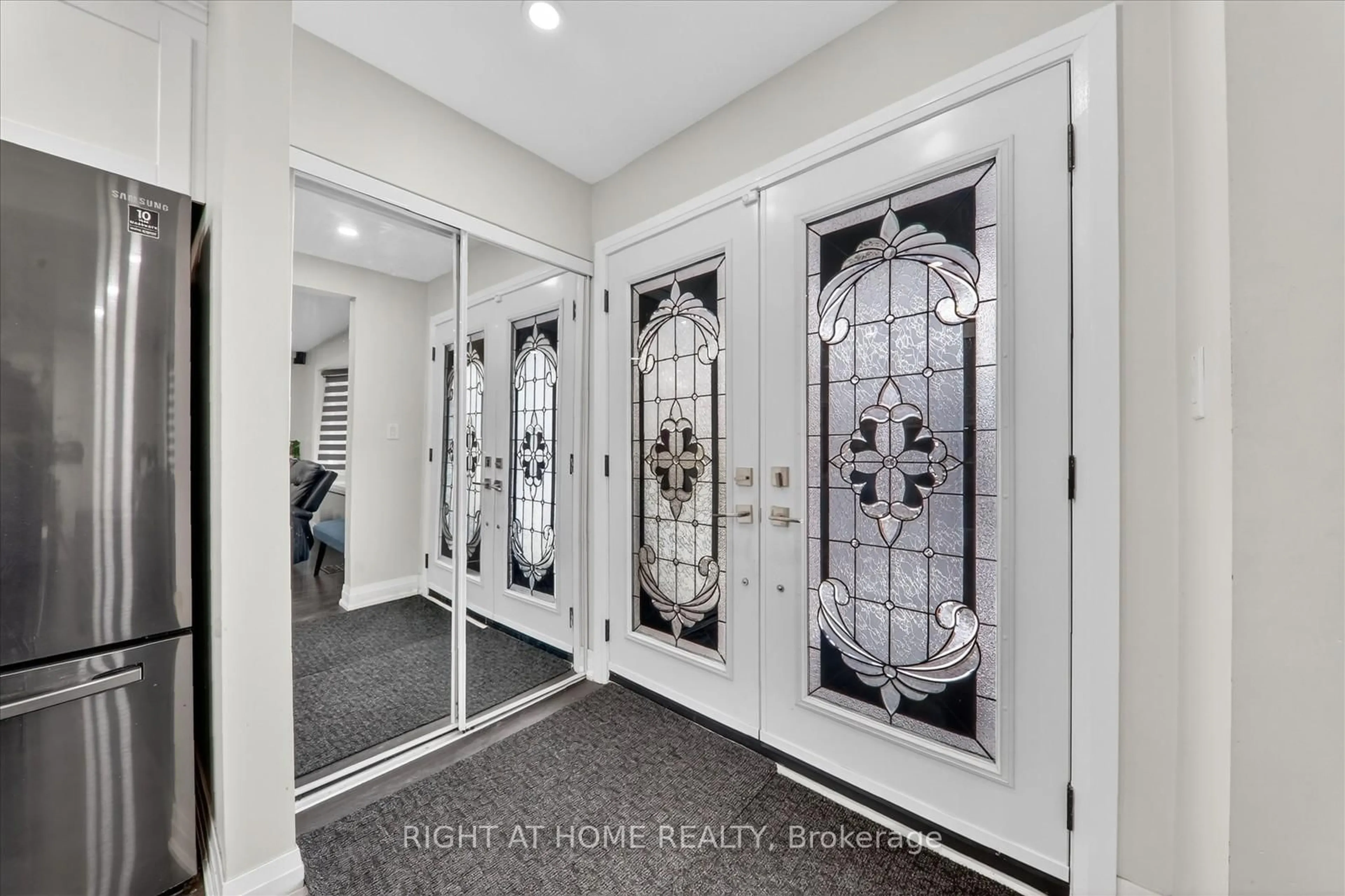 Indoor entryway for 314 Morrish Rd, Toronto Ontario M1C 1G1