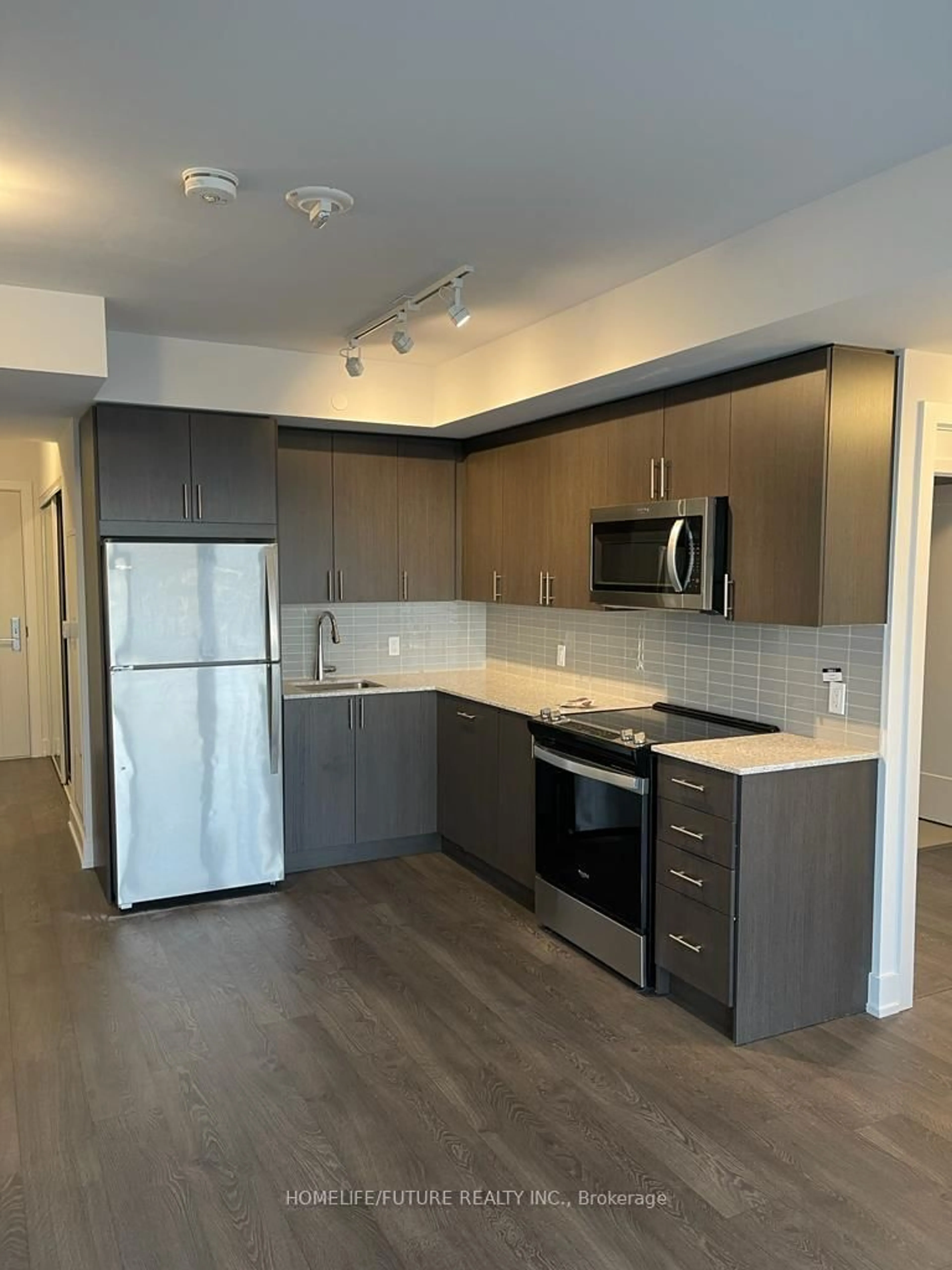 Standard kitchen, wood/laminate floor for 2550 Simcoe St #1116, Oshawa Ontario L1L 0R5
