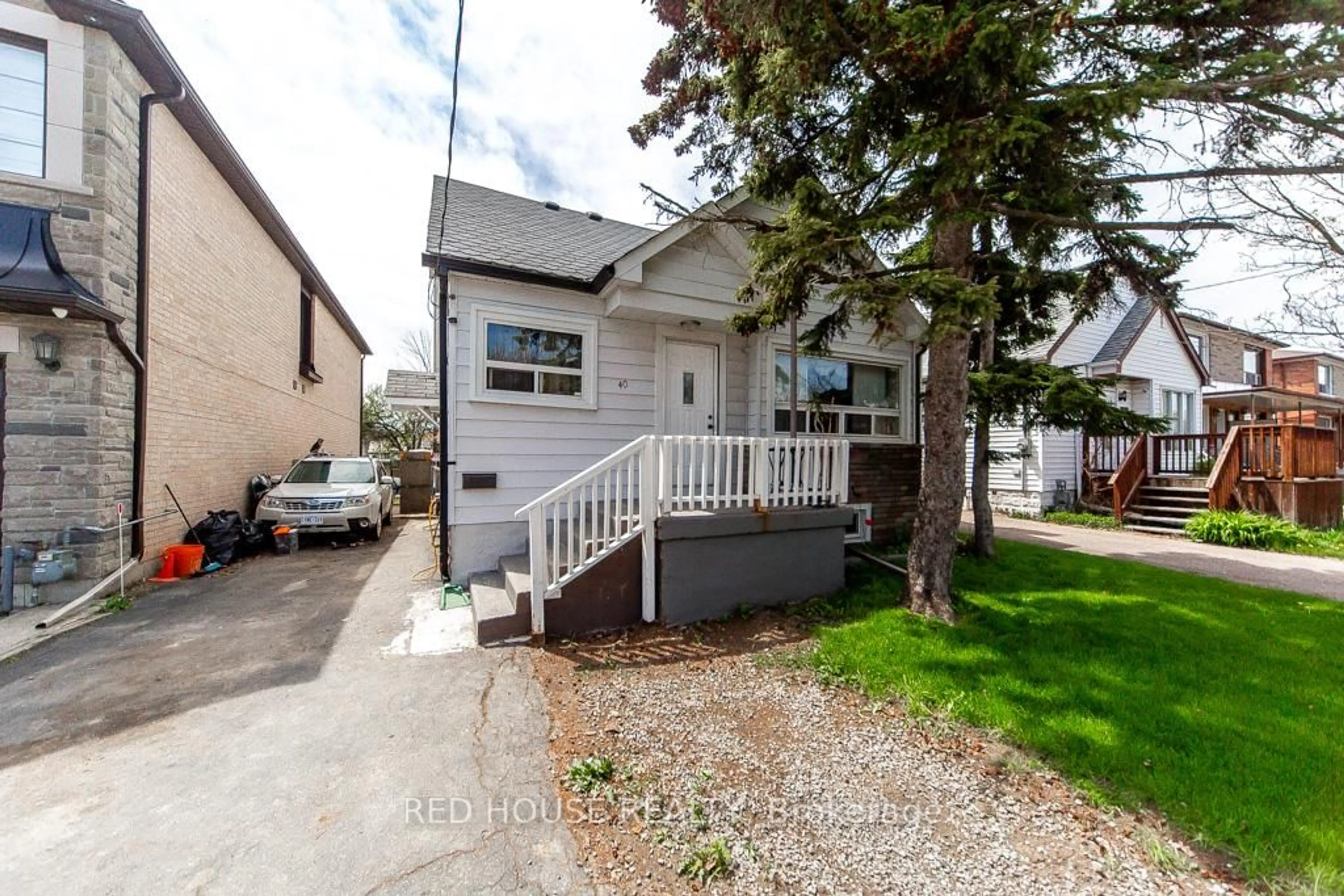 Home with vinyl exterior material, street for 40 North Woodrow Blvd, Toronto Ontario M1K 1W3