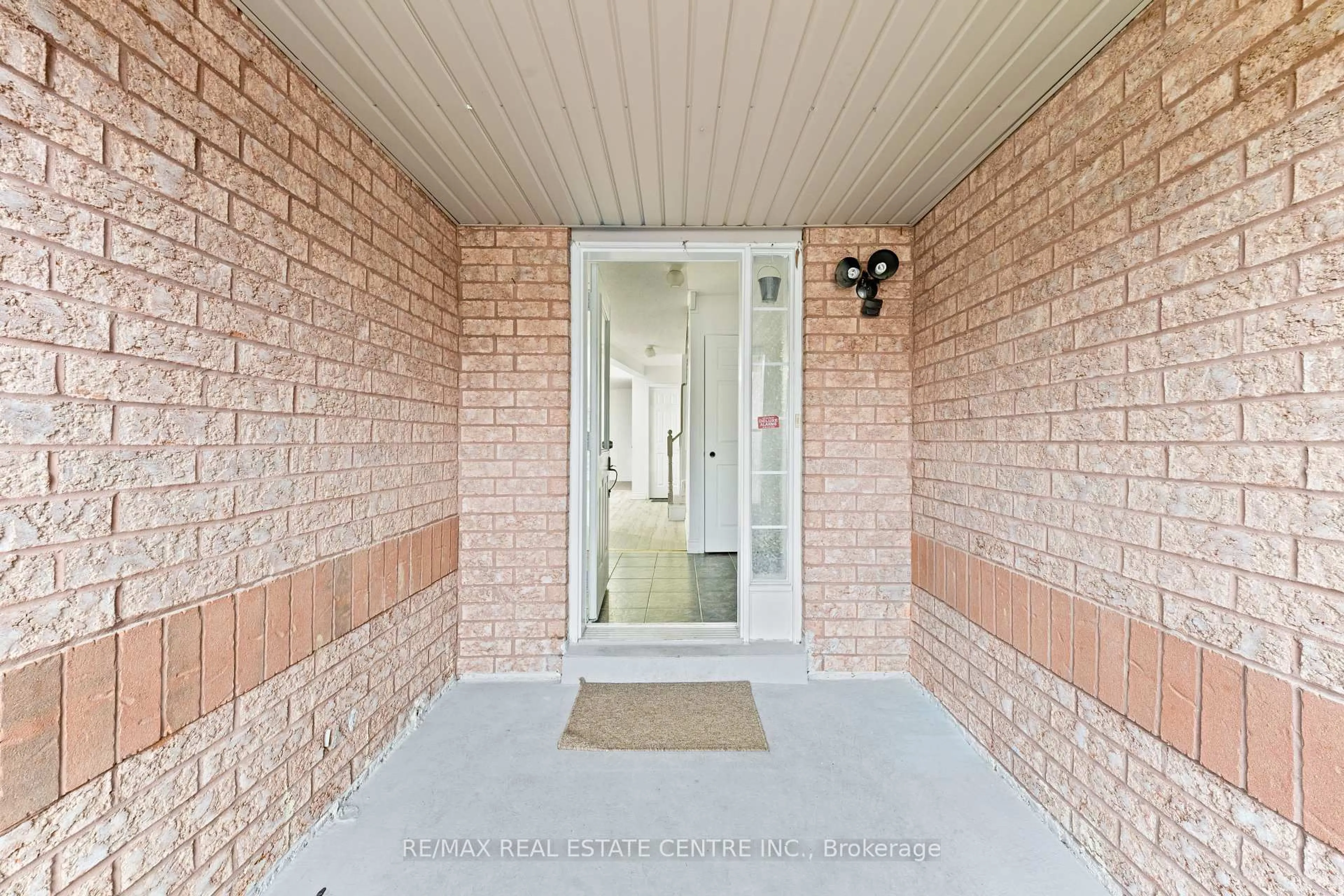Indoor entryway for 435 Middlefield Rd #42, Toronto Ontario M1S 5W1