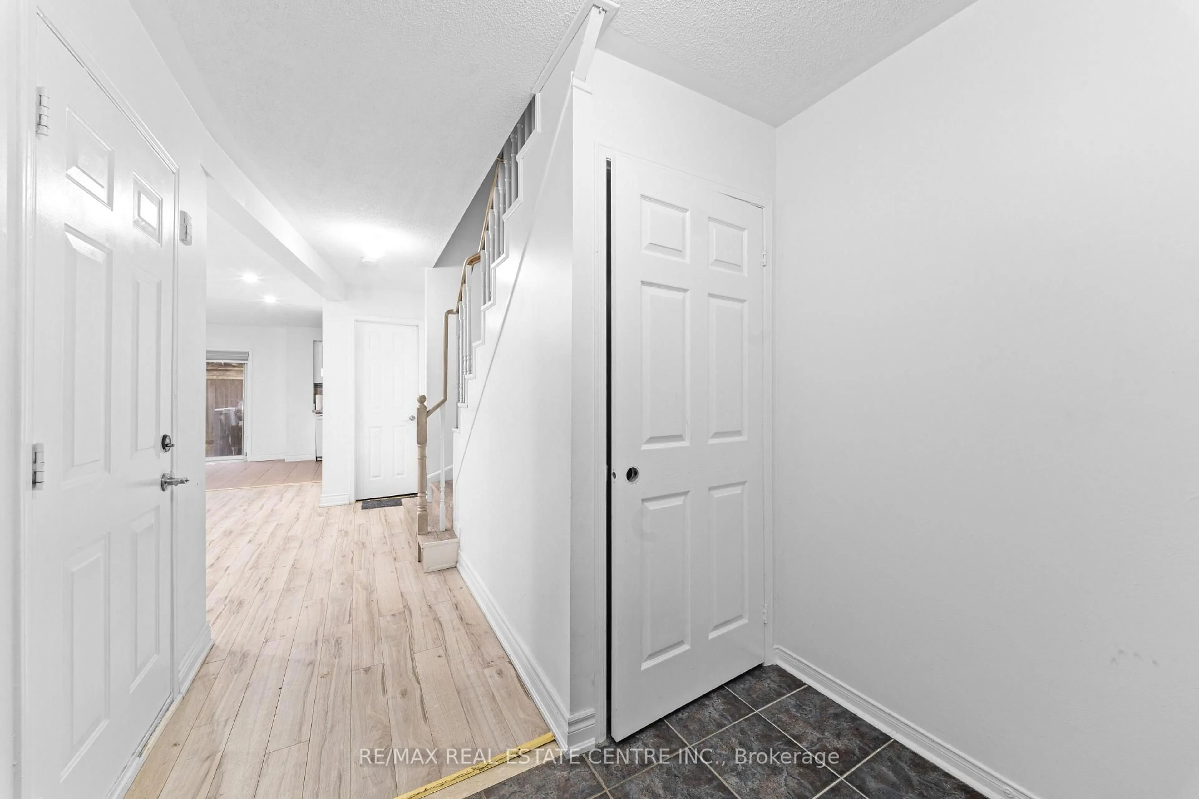 Indoor entryway for 435 Middlefield Rd #42, Toronto Ontario M1S 5W1