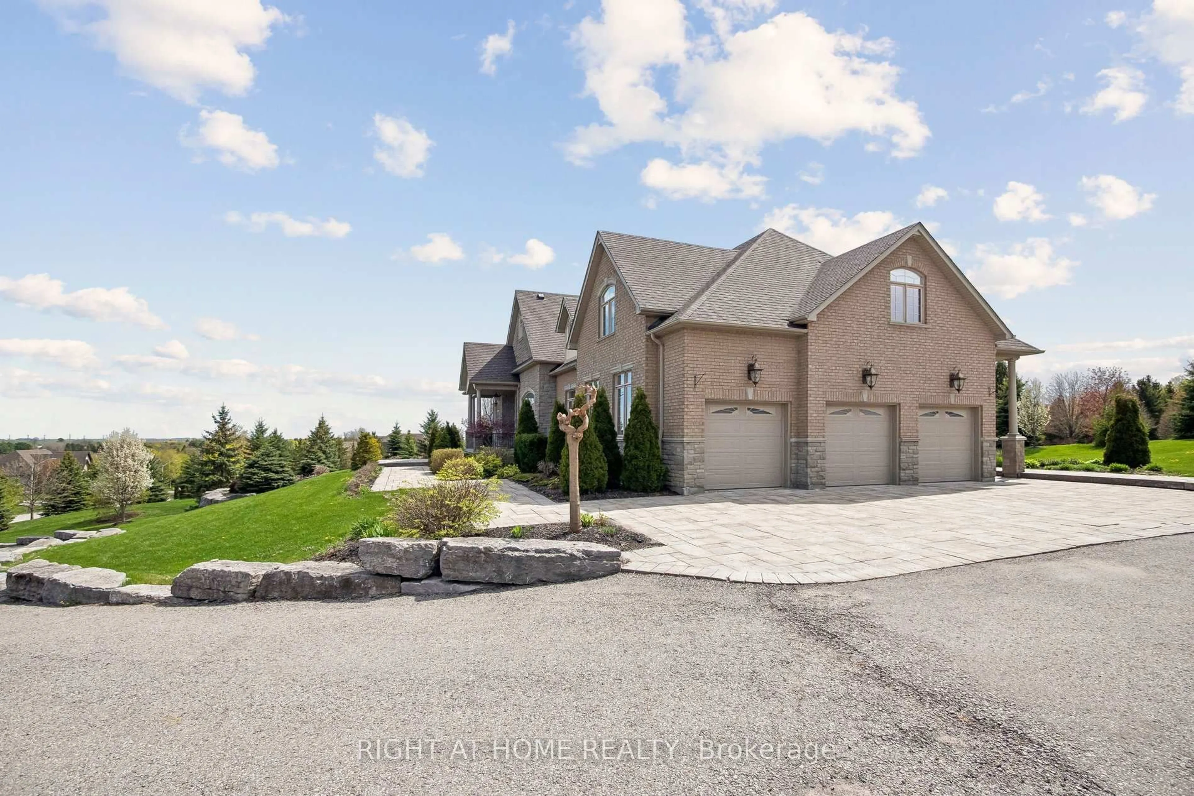 A pic from outside/outdoor area/front of a property/back of a property/a pic from drone, street for 18 Bice Crt, Clarington Ontario L0B 1J0