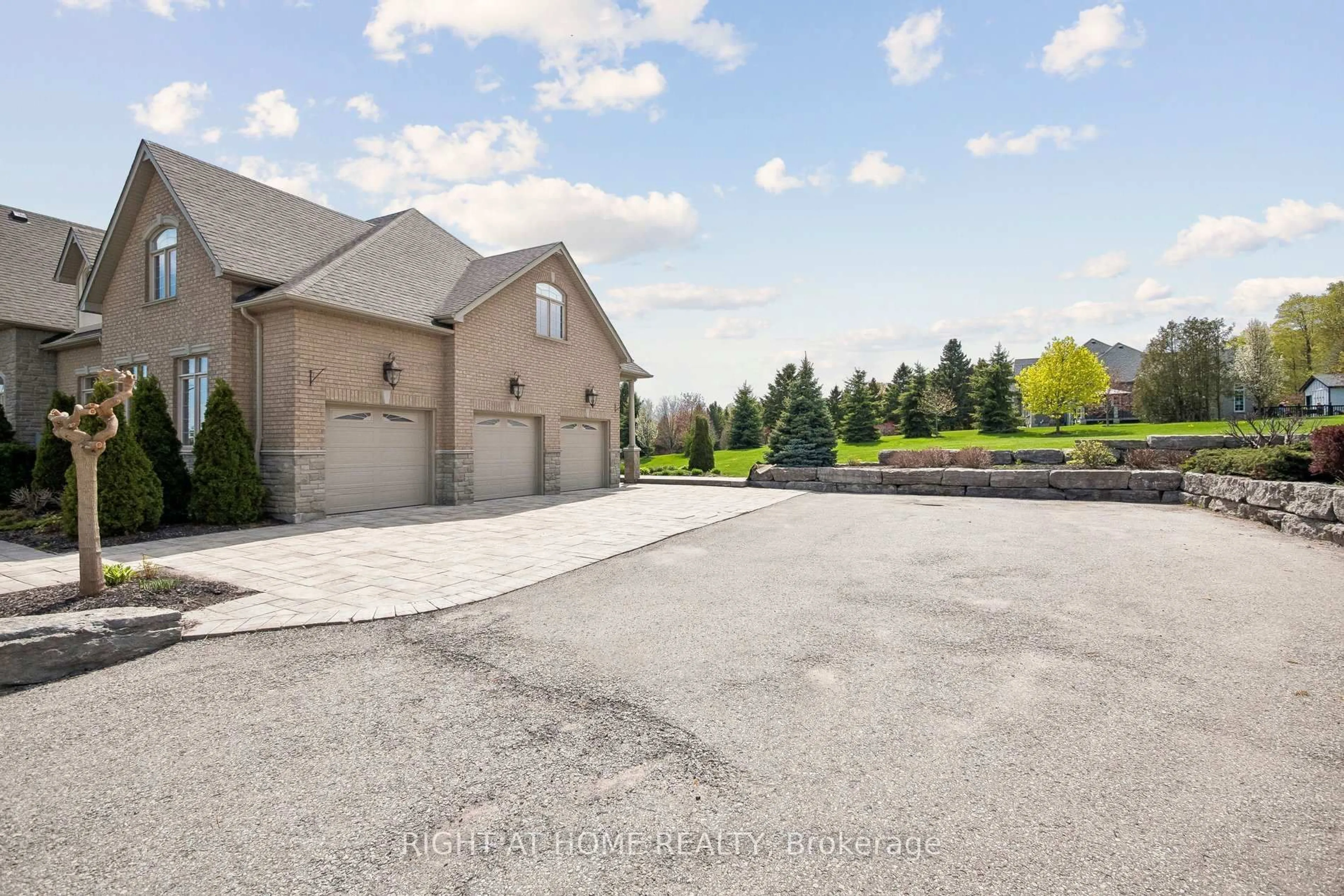 A pic from outside/outdoor area/front of a property/back of a property/a pic from drone, unknown for 18 Bice Crt, Clarington Ontario L0B 1J0