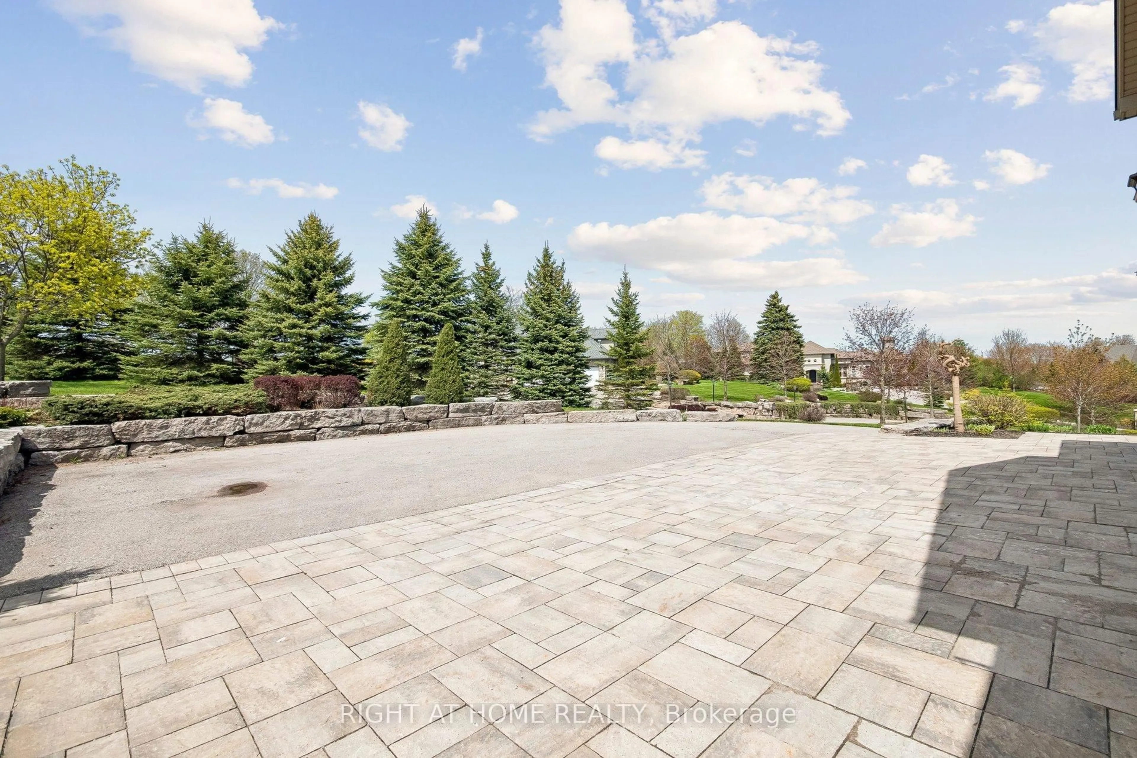 Patio, unknown for 18 Bice Crt, Clarington Ontario L0B 1J0