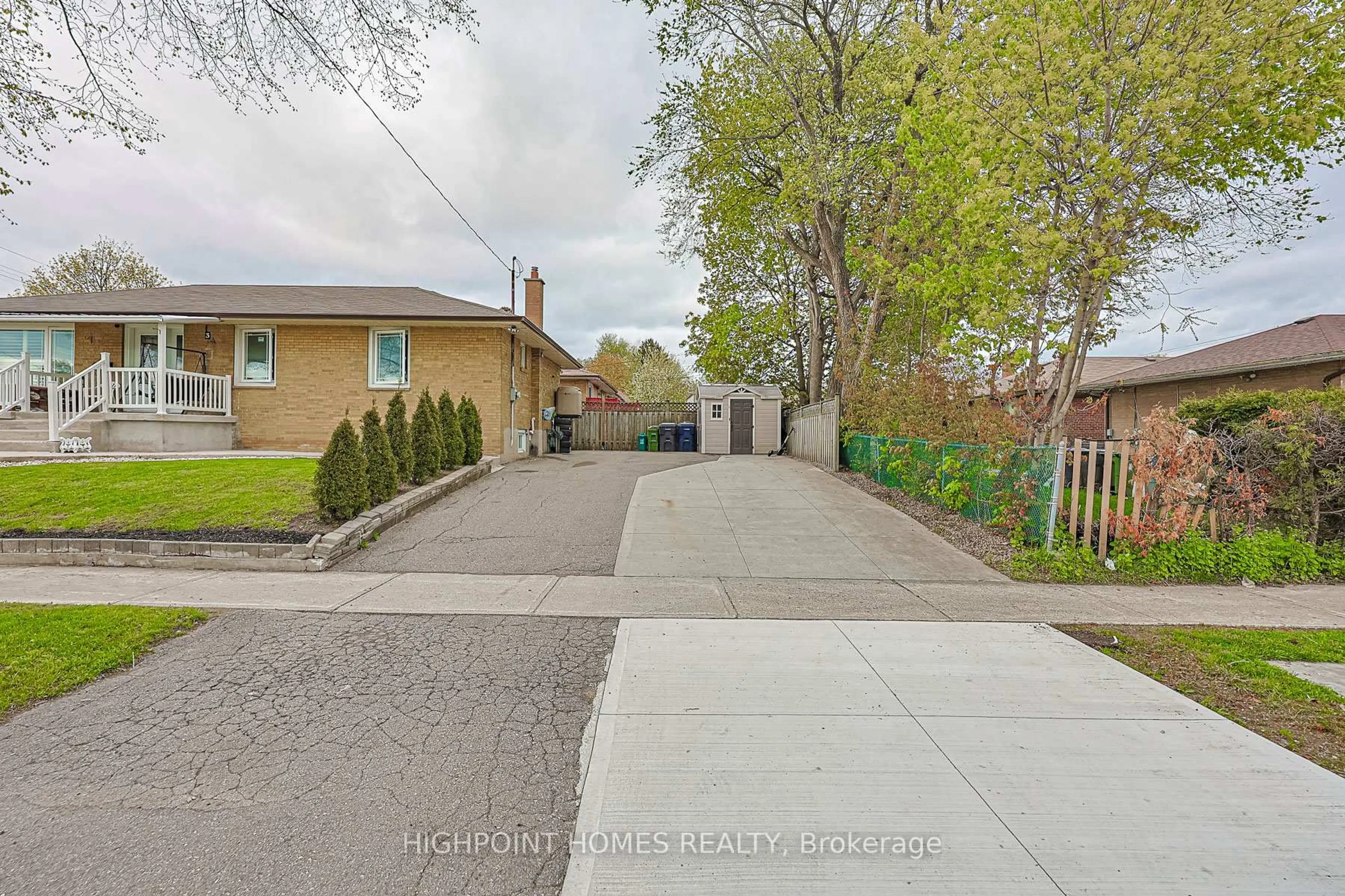 A pic from outside/outdoor area/front of a property/back of a property/a pic from drone, street for 3 Mozart Ave, Toronto Ontario M1K 2V8