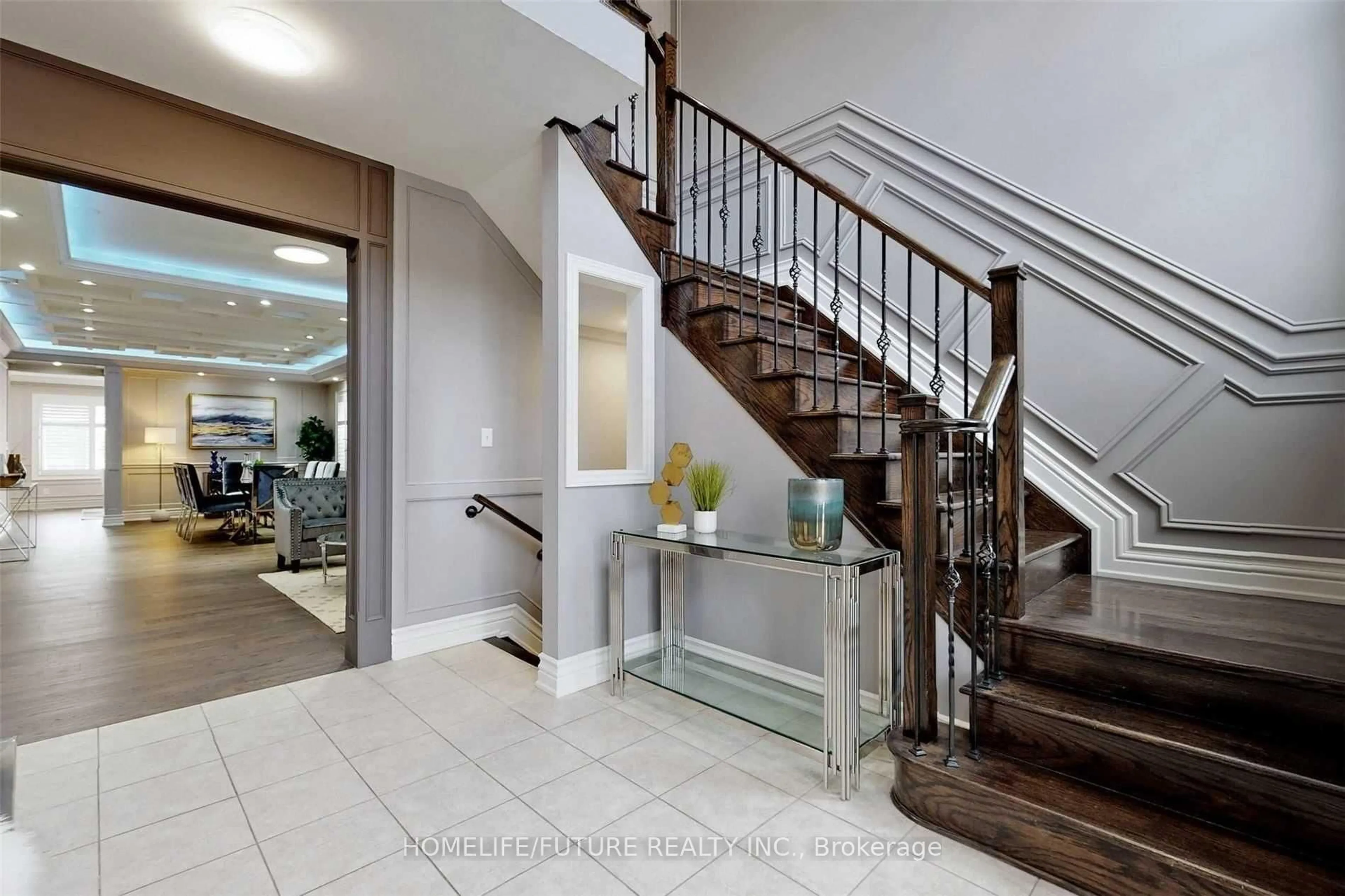 Indoor foyer for 984 Wrenwood Dr, Oshawa Ontario L1K 0Y1