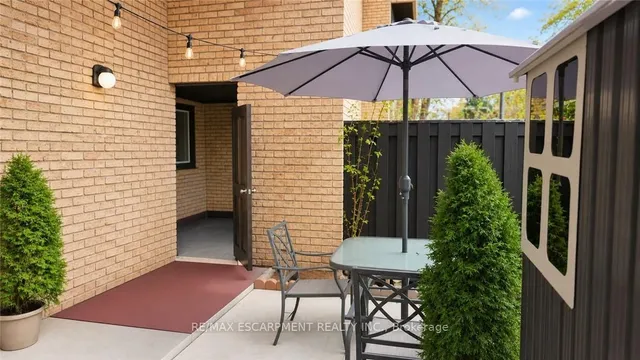 110 Ling Rd #7, Toronto 2