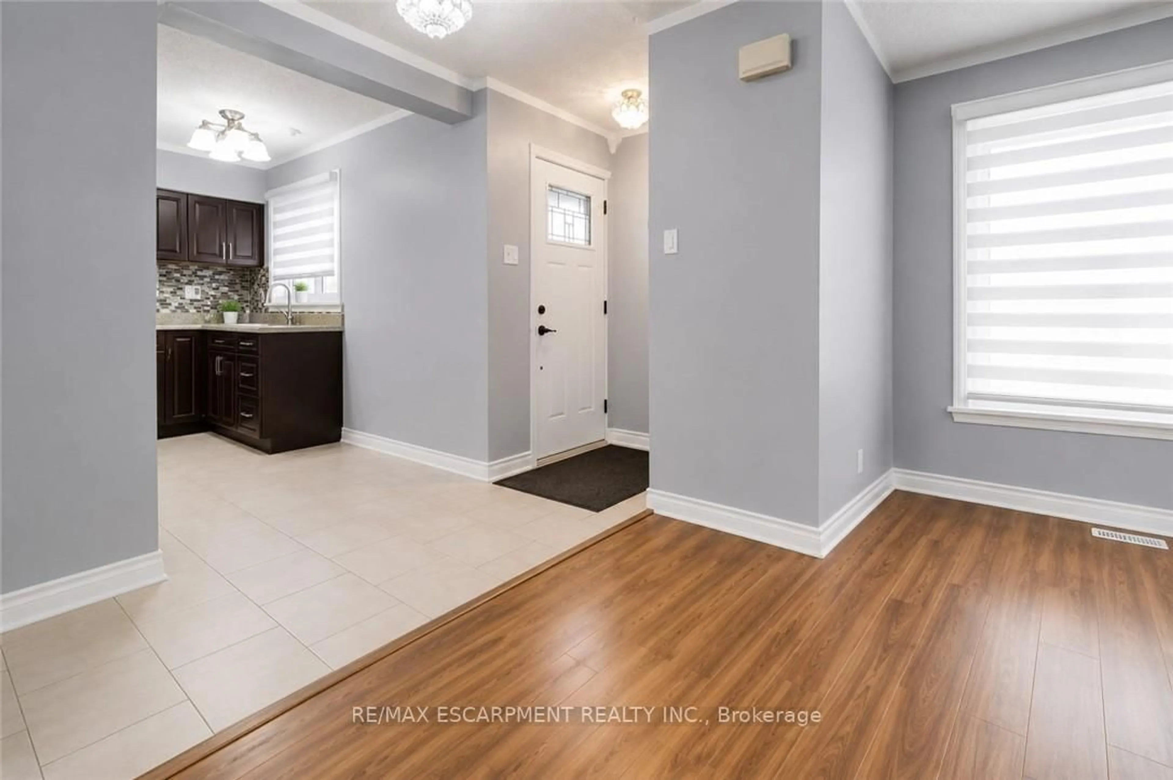 Indoor entryway for 110 Ling Rd #7, Toronto Ontario M1E 4V9