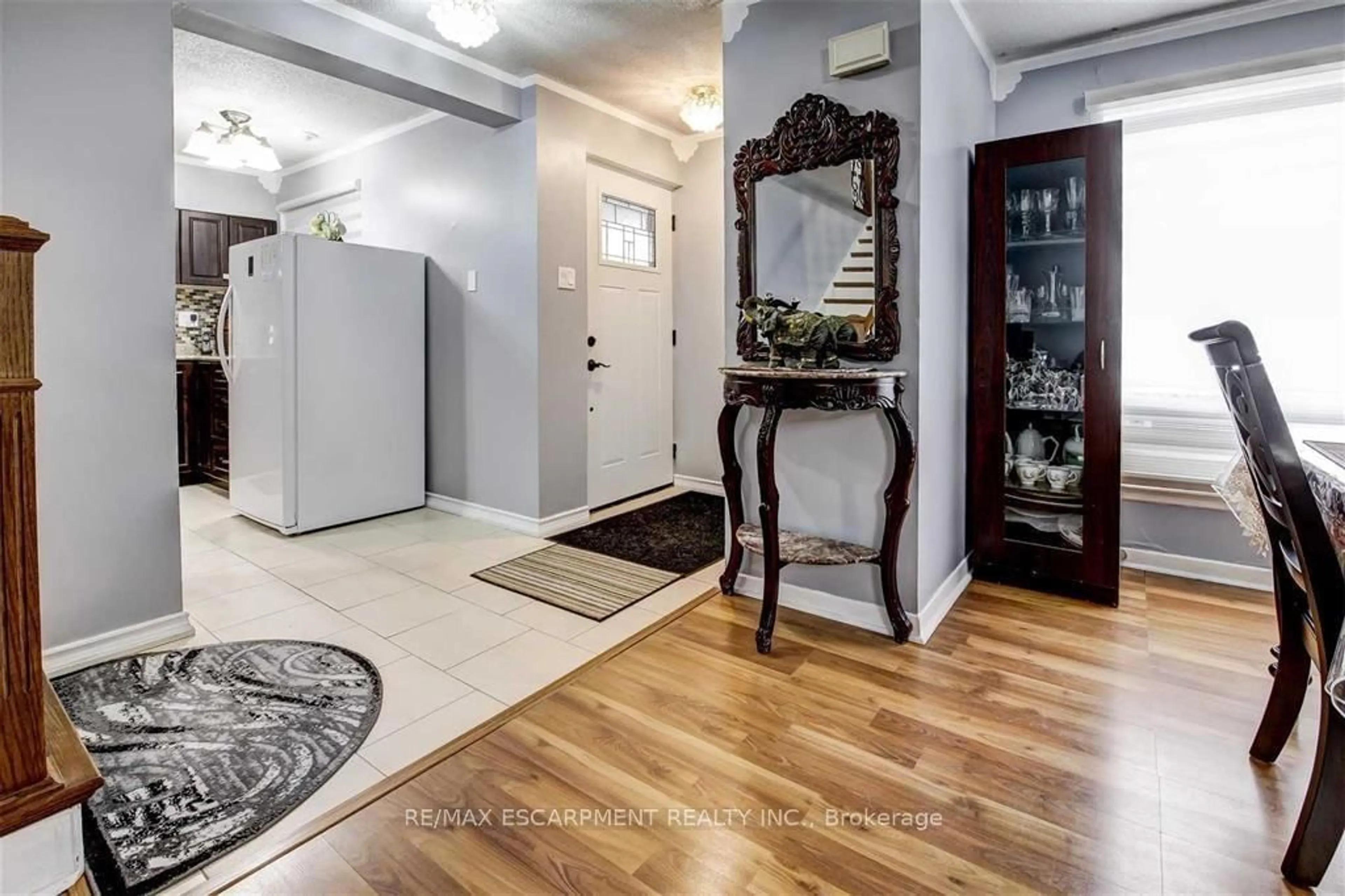 Indoor entryway for 110 Ling Rd #7, Toronto Ontario M1E 4V9