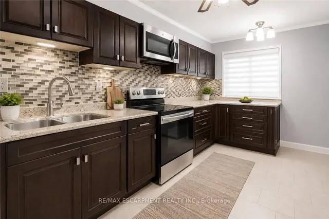 110 Ling Rd #7, Toronto 5