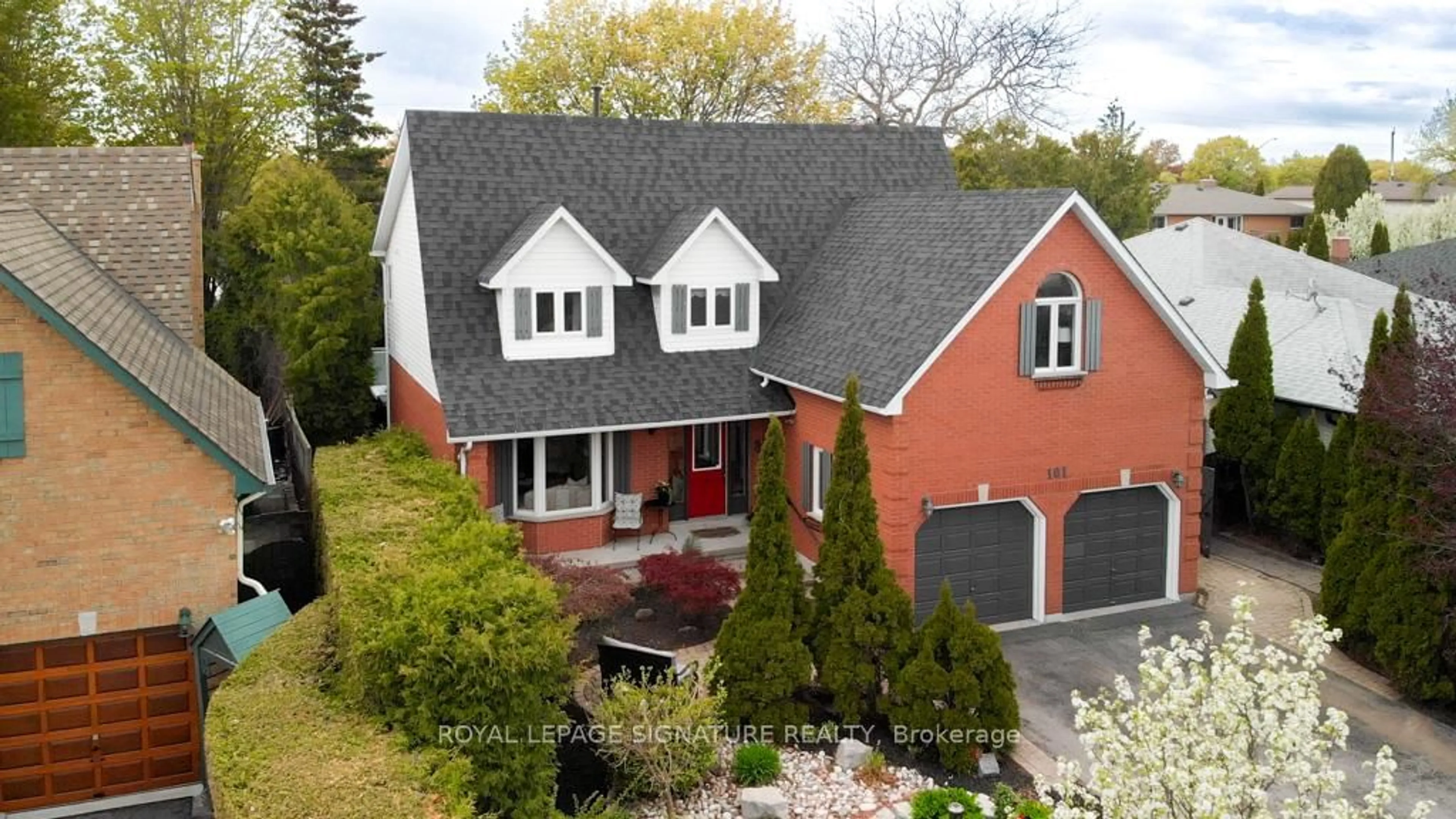 A pic from outside/outdoor area/front of a property/back of a property/a pic from drone, street for 101 Kingswood Dr, Clarington Ontario L1E 1G3