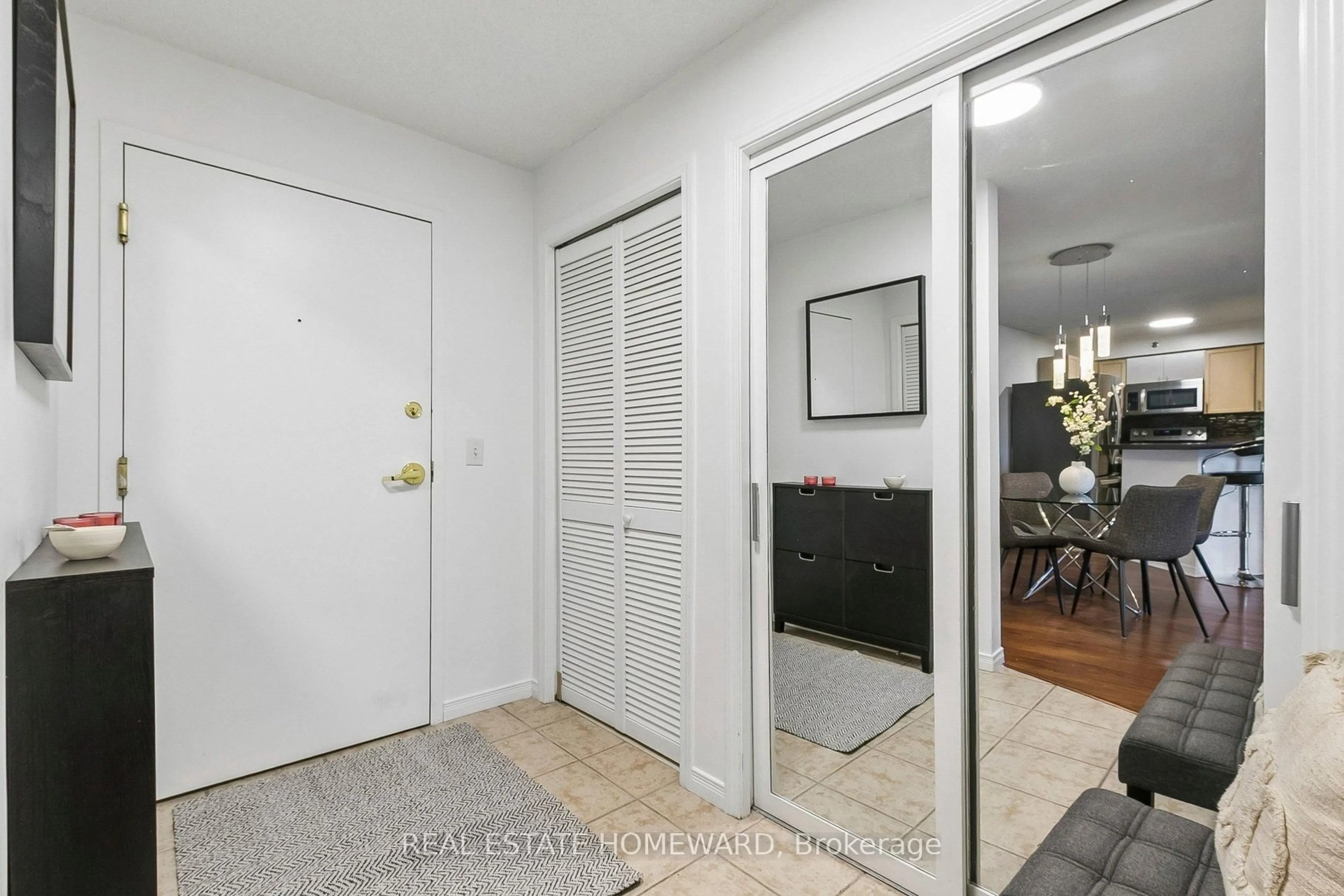 Indoor entryway for 684 Warden Ave #416, Toronto Ontario M1L 4W4