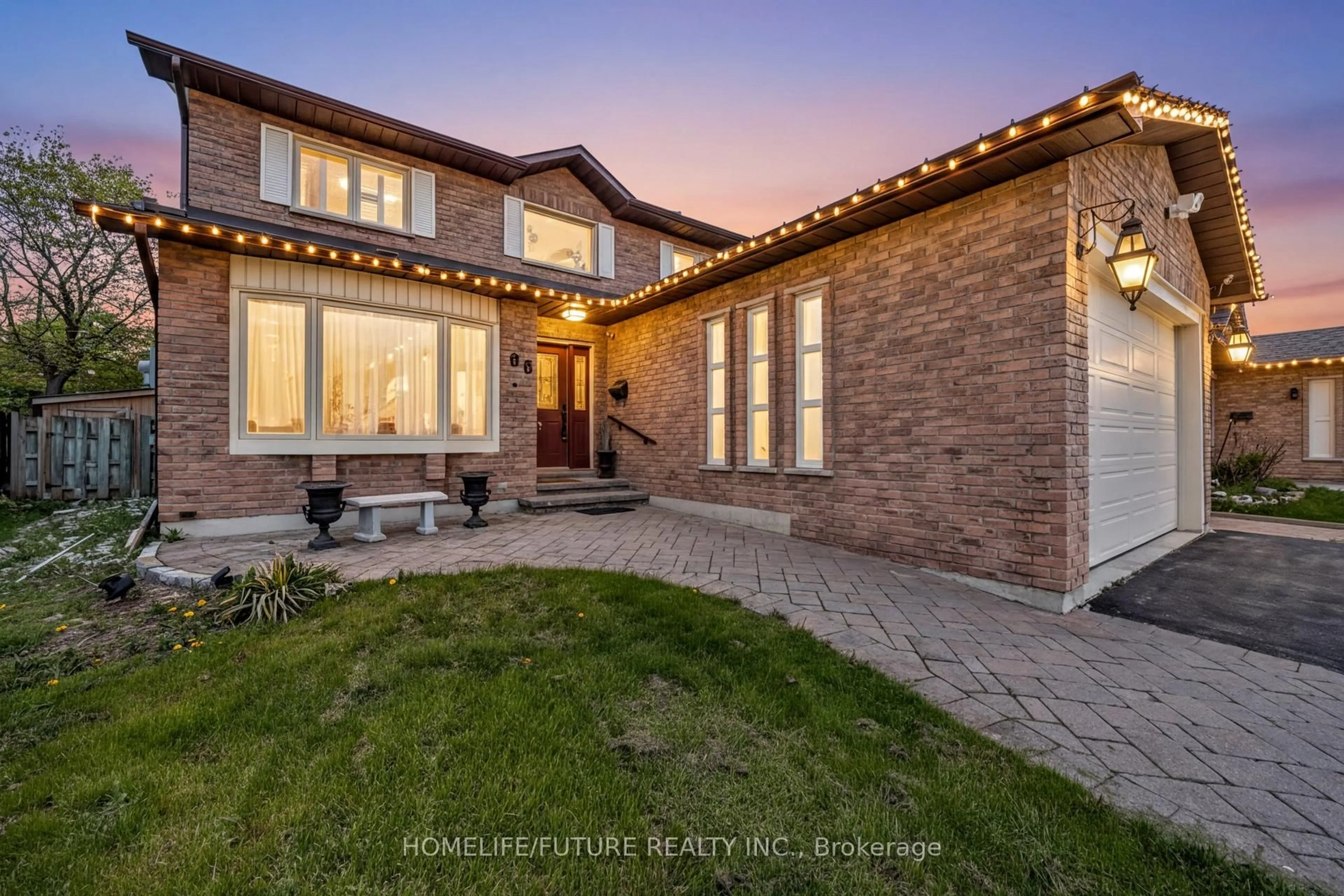 Home with brick exterior material, street for 86 Robinson Cres, Whitby Ontario L1N 6W5