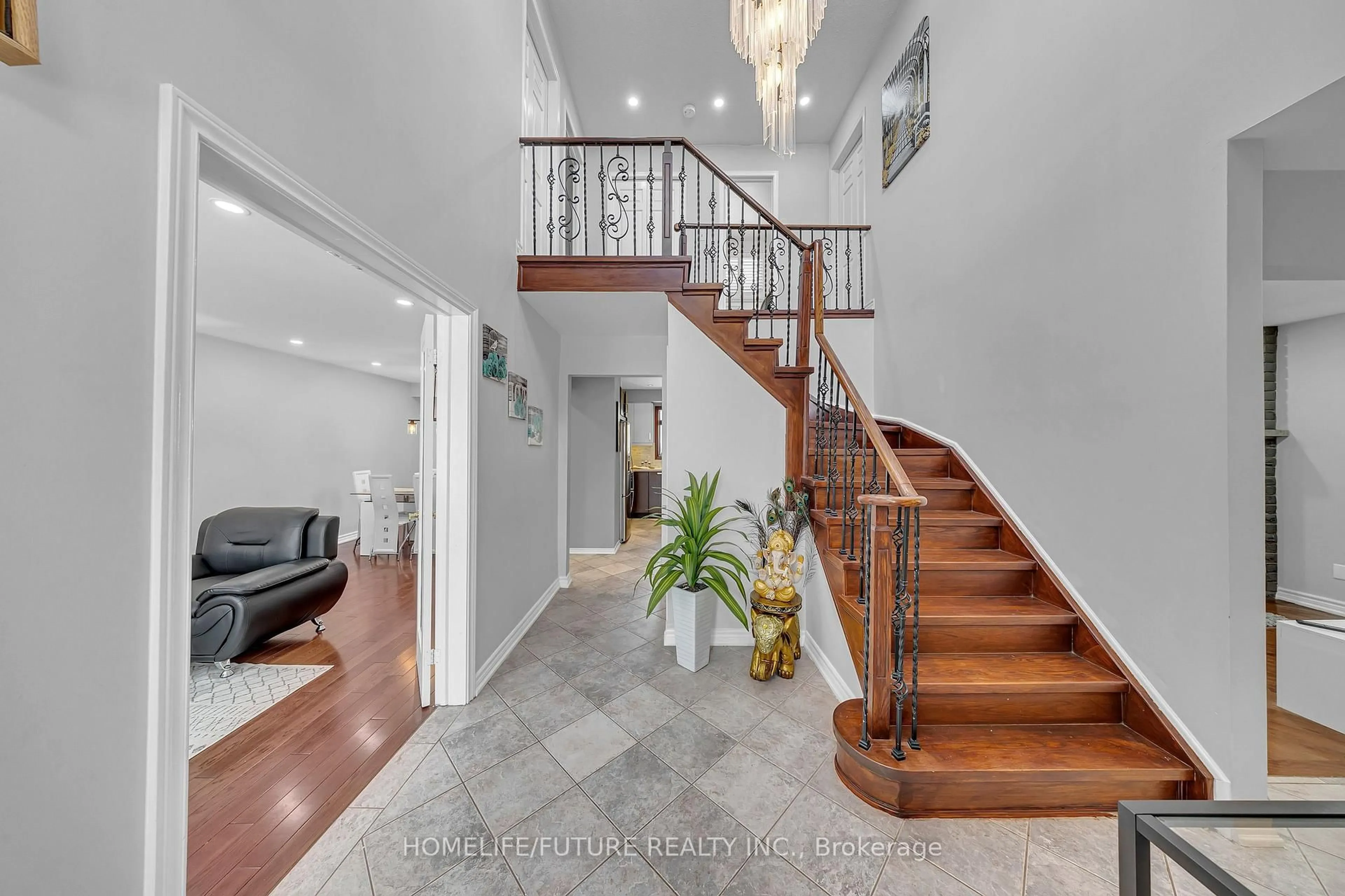 Unknown for 86 Robinson Cres, Whitby Ontario L1N 6W5
