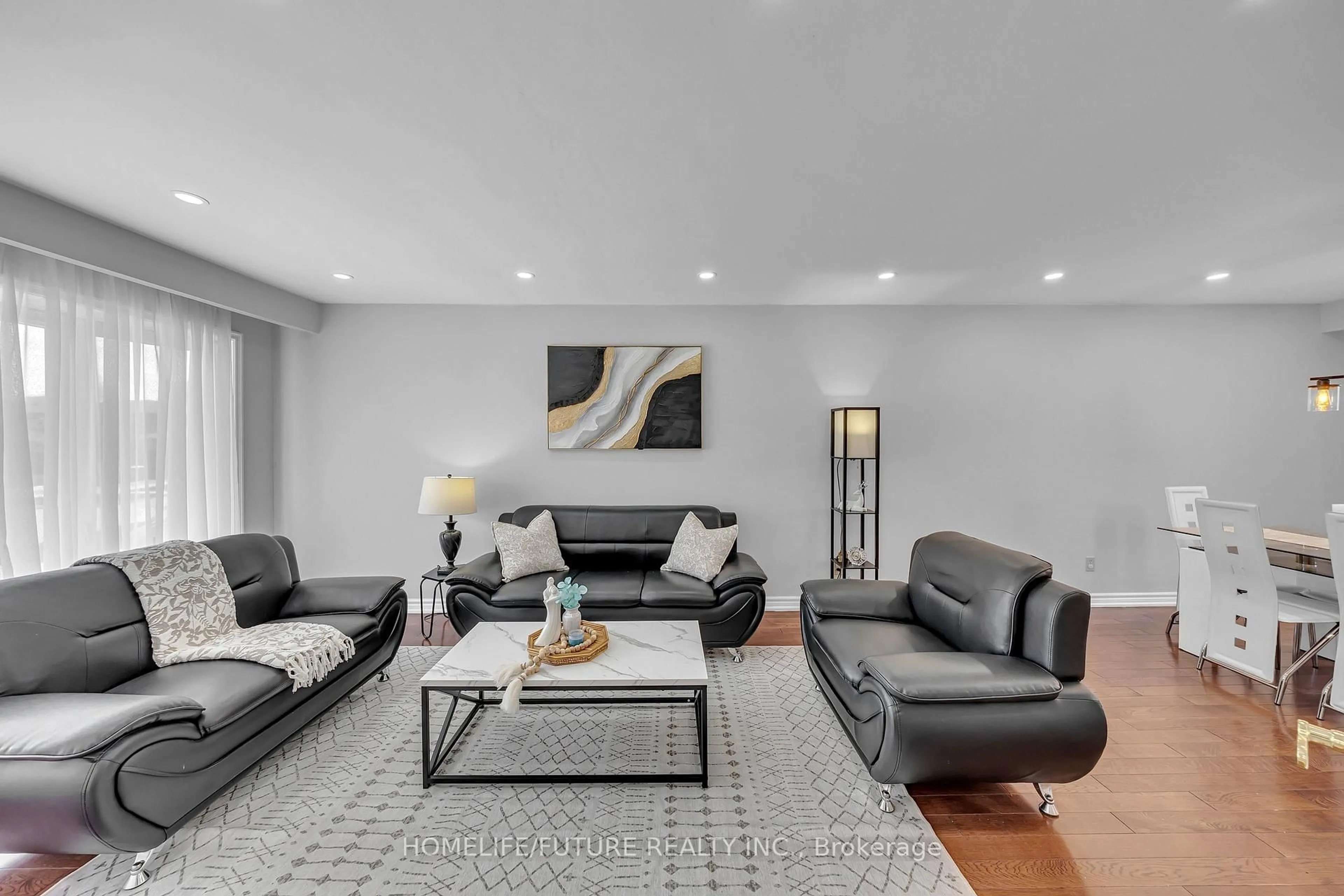 Living room with furniture, unknown for 86 Robinson Cres, Whitby Ontario L1N 6W5