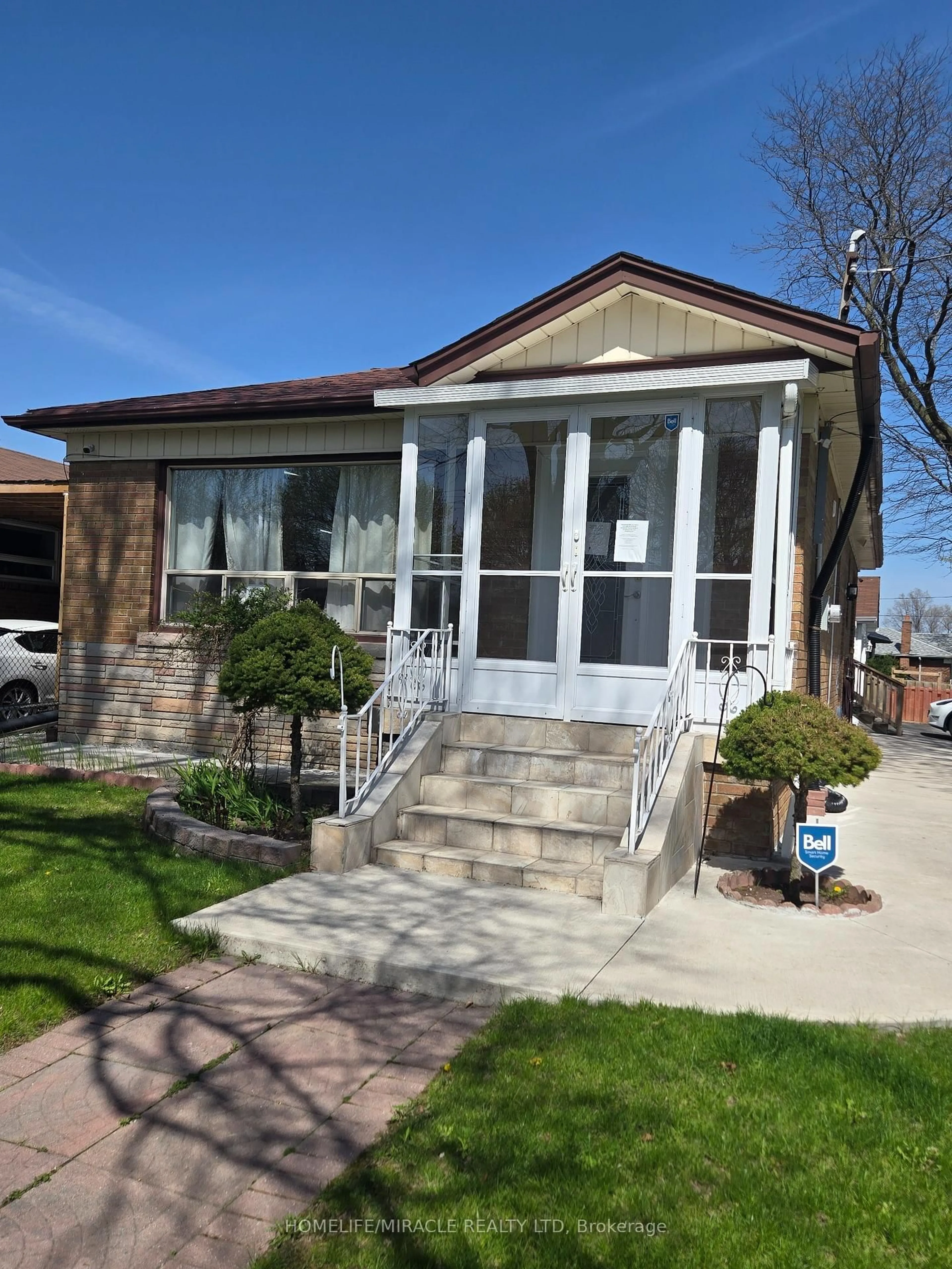 Home with vinyl exterior material, street for 25 Chandler Dr, Toronto Ontario M1G 1Z1