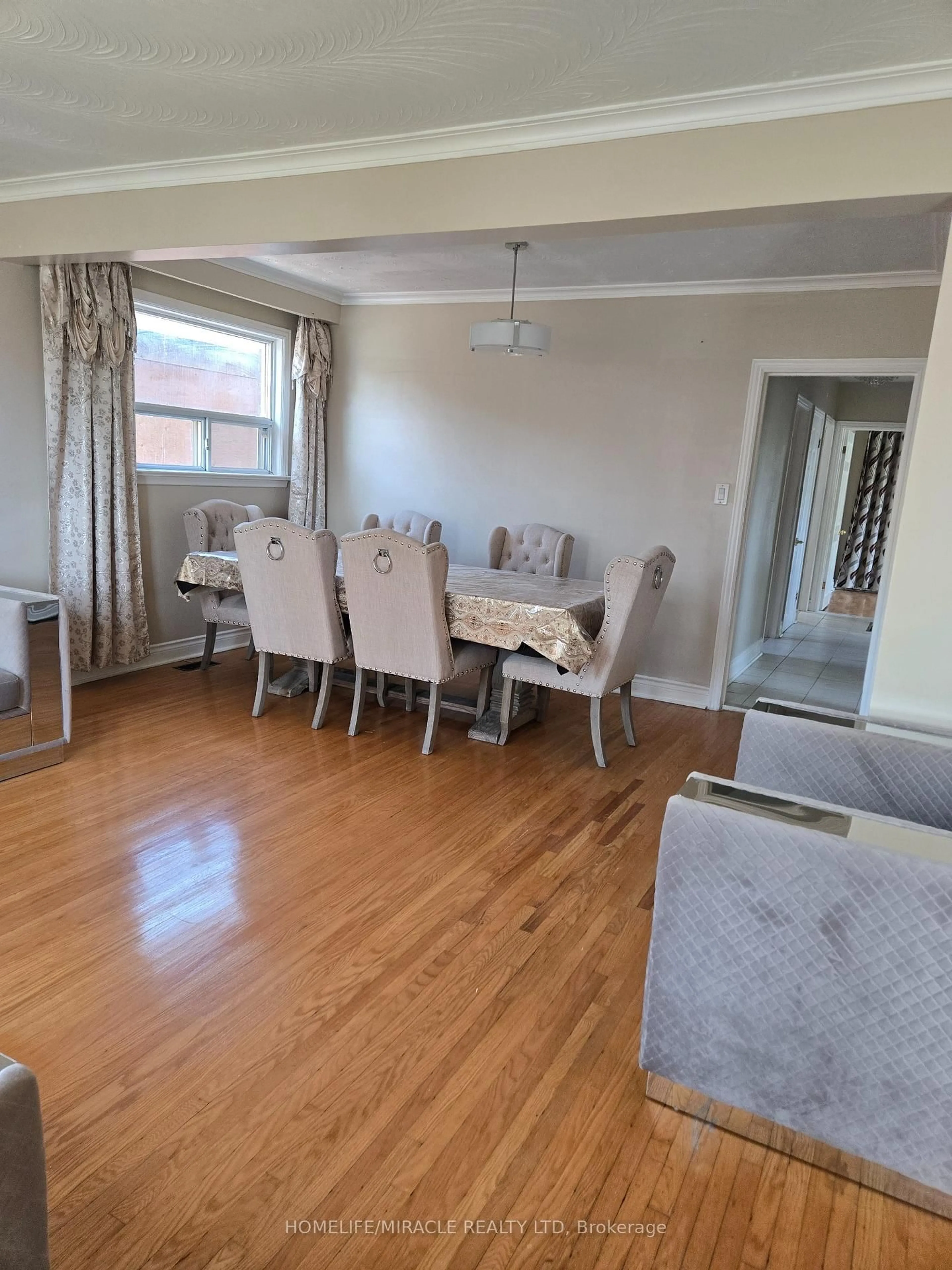 Dining room, wood/laminate floor for 25 Chandler Dr, Toronto Ontario M1G 1Z1