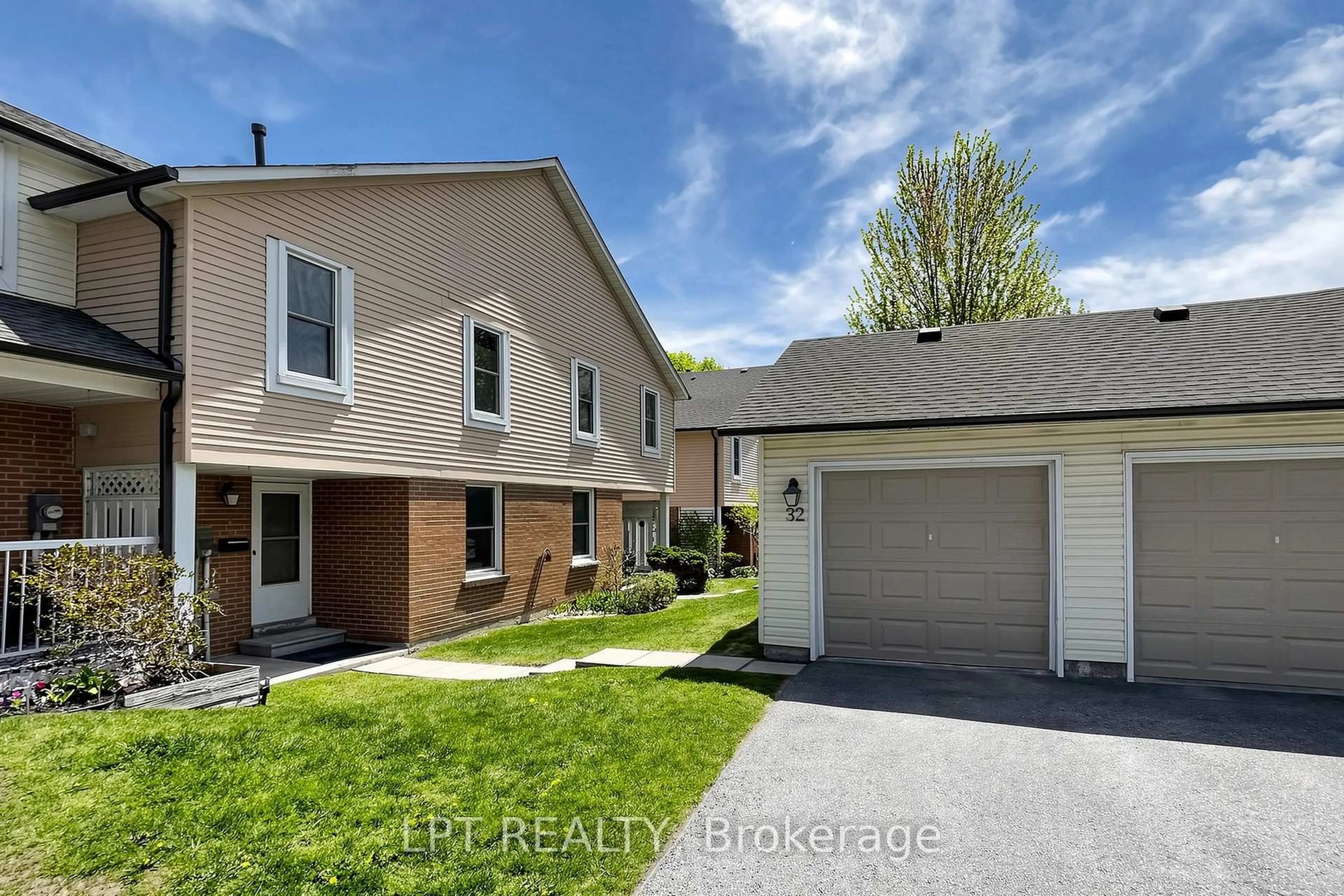 Unknown for 1055 Central Pk Blvd #32, Oshawa Ontario L1G 7M4