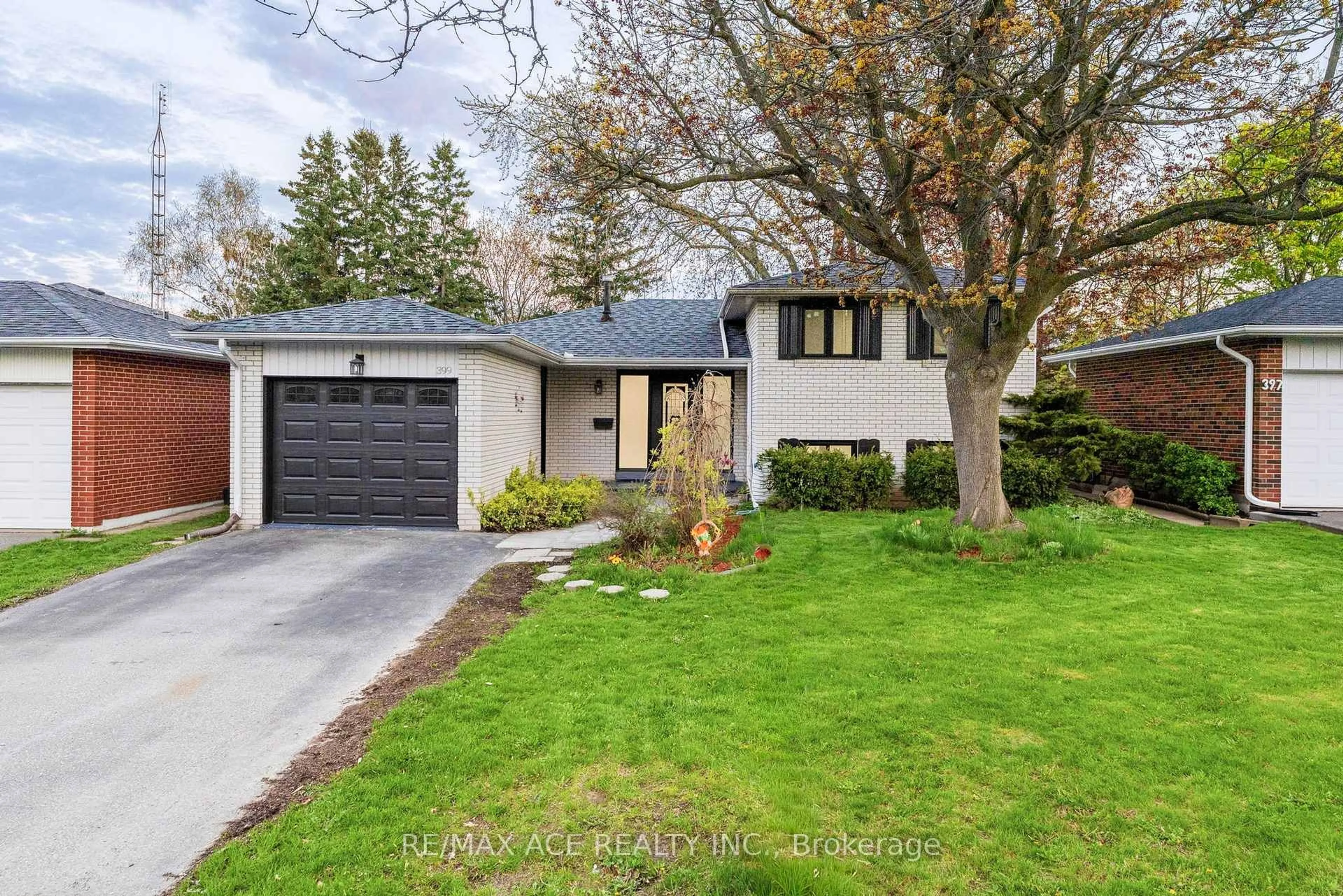 Home with brick exterior material, street for 399 Lawson Rd, Toronto Ontario M1C 2J8