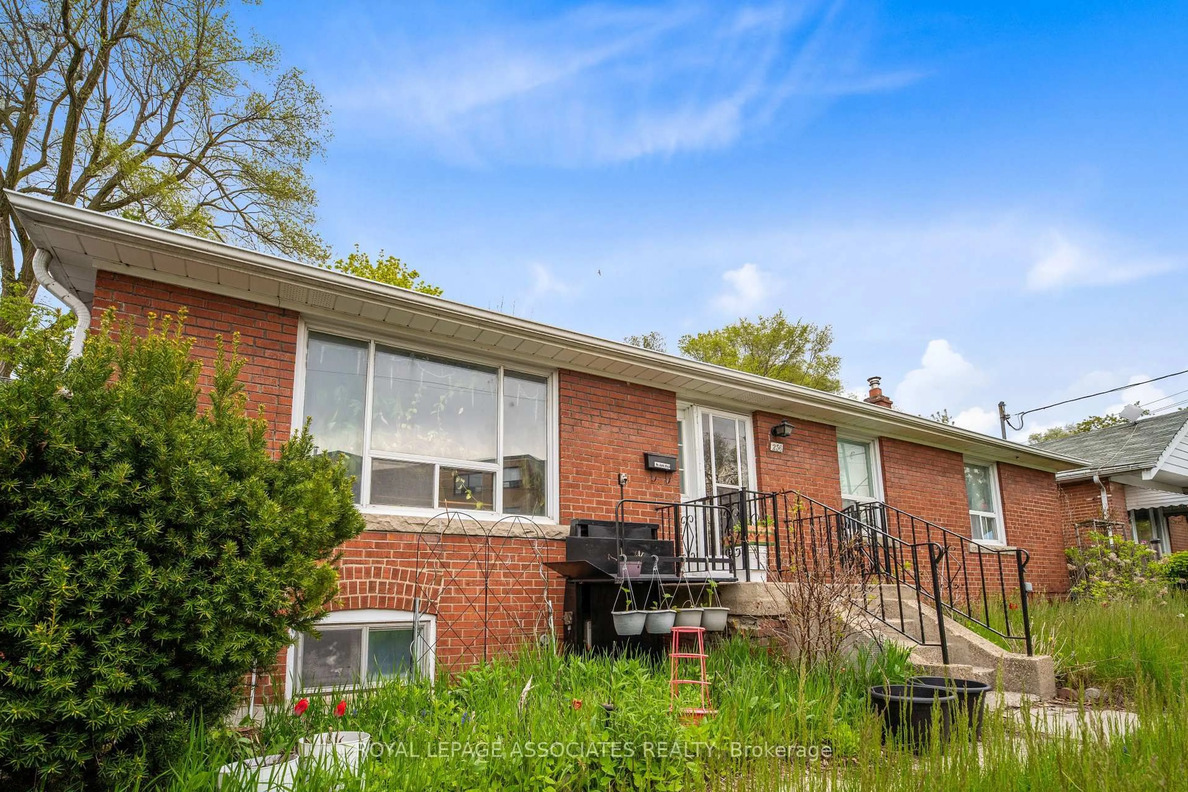 Home with brick exterior material, unknown for 256 Ferris Rd, Toronto Ontario M4B 1H6