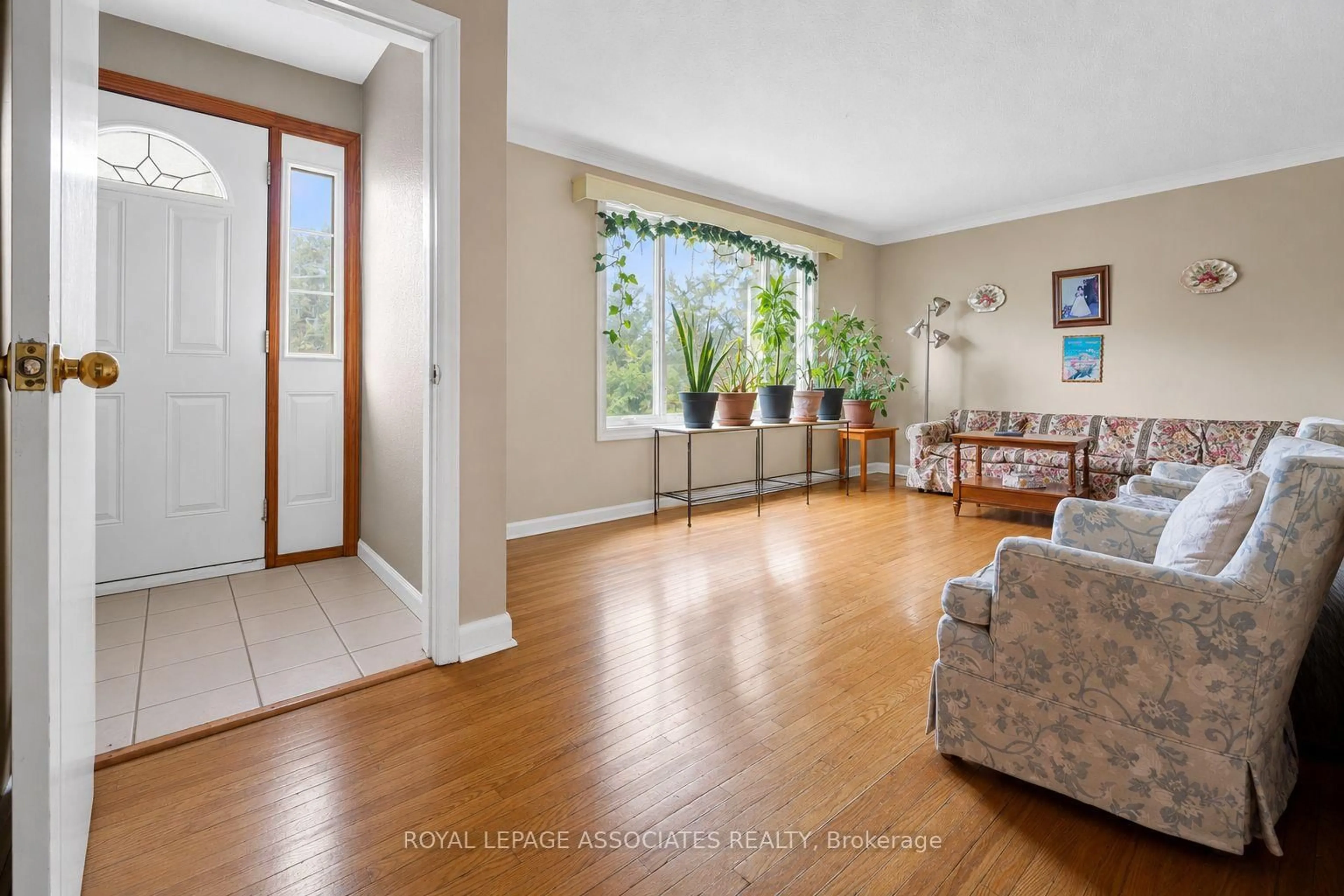 Unknown for 256 Ferris Rd, Toronto Ontario M4B 1H6