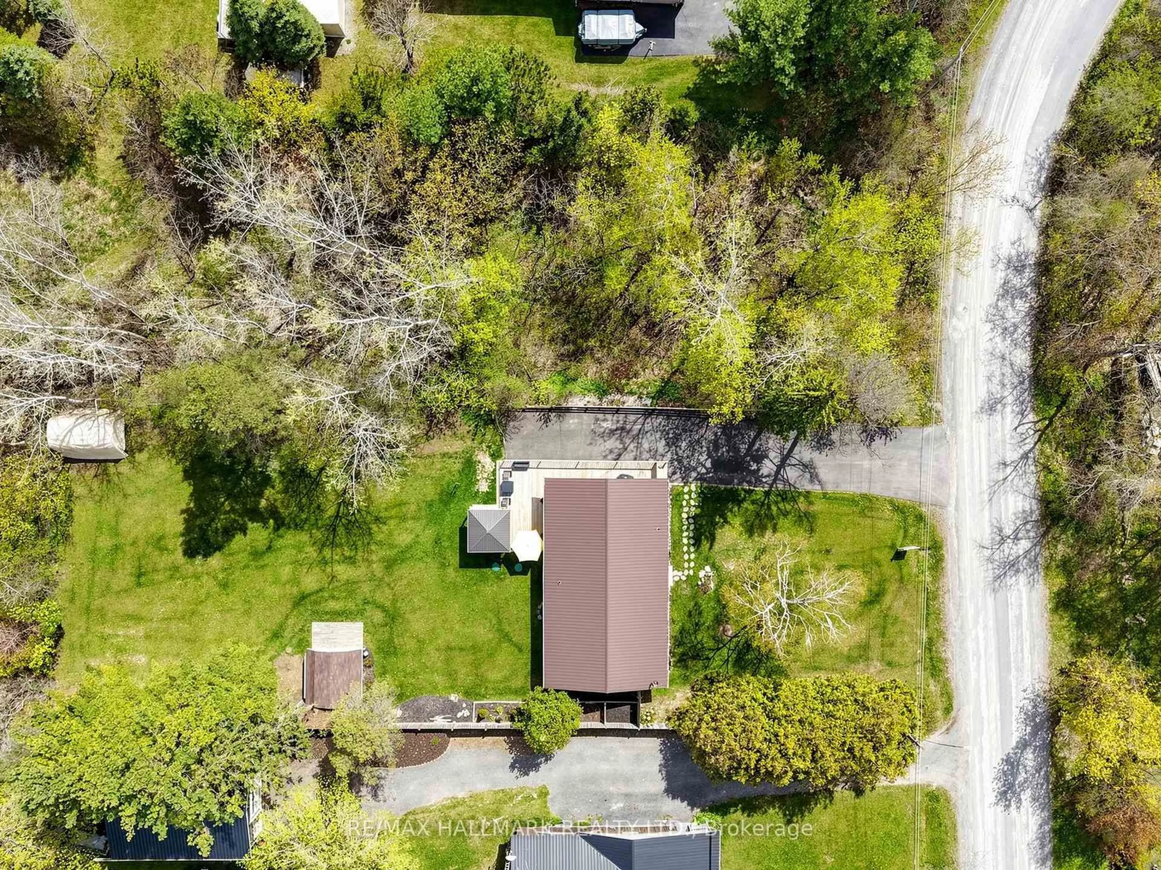 A pic from outside/outdoor area/front of a property/back of a property/a pic from drone, unknown for 191 Summit Dr, Scugog Ontario L0B 1E0