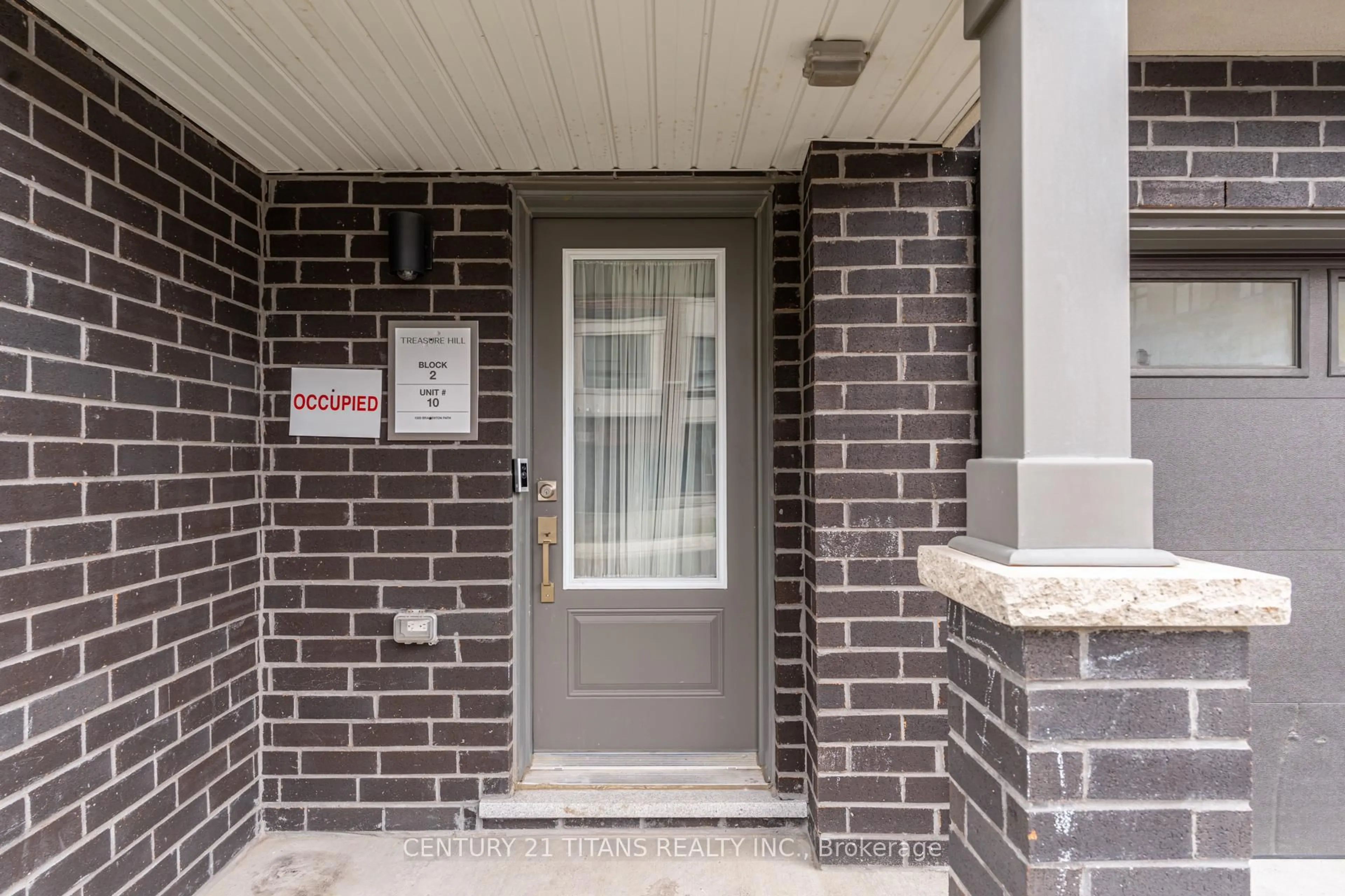 Indoor entryway for 1320 Bradenton Path, Oshawa Ontario L1K 1A9