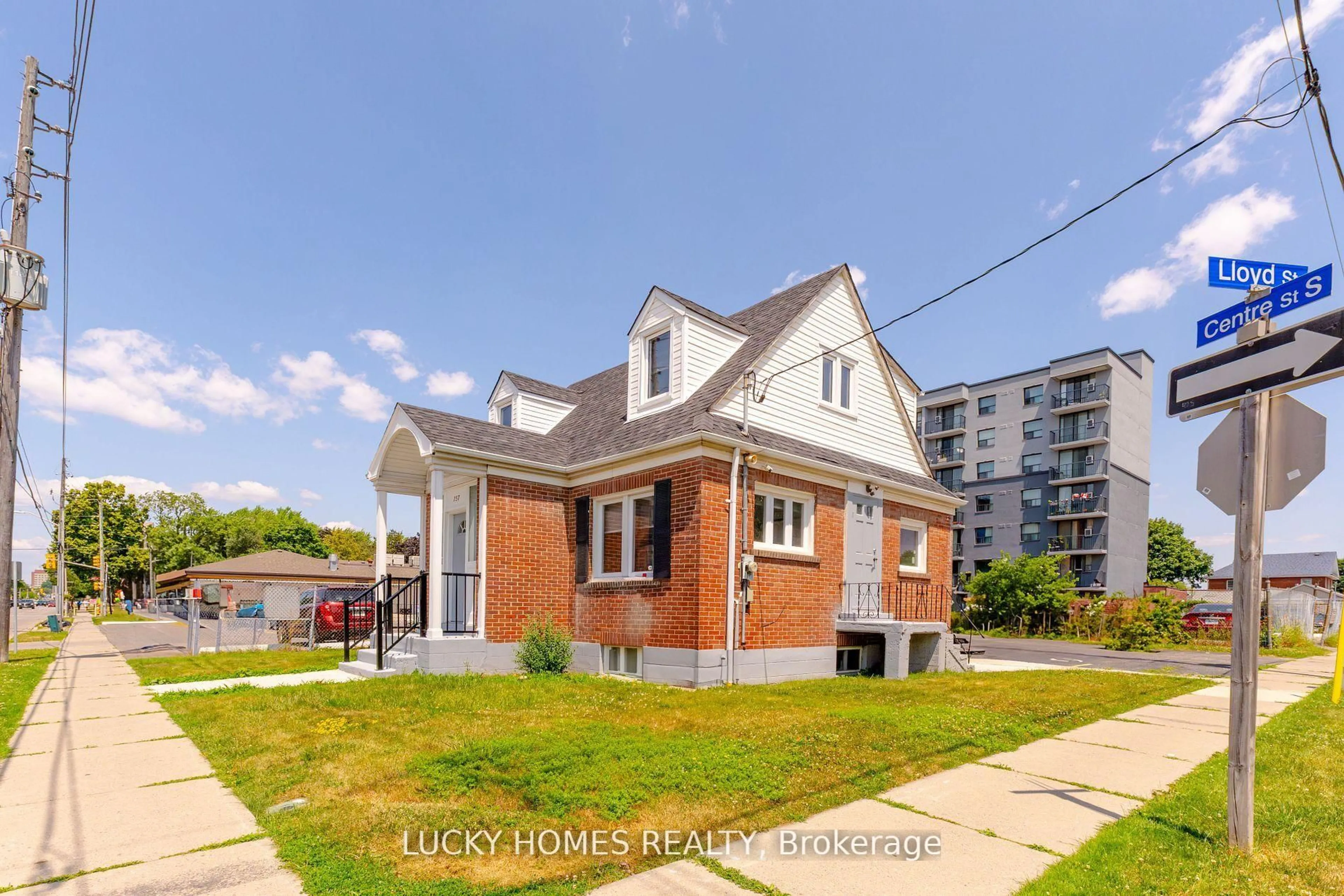 Home with brick exterior material, street for 157 Centre St, Oshawa Ontario L1H 4A5
