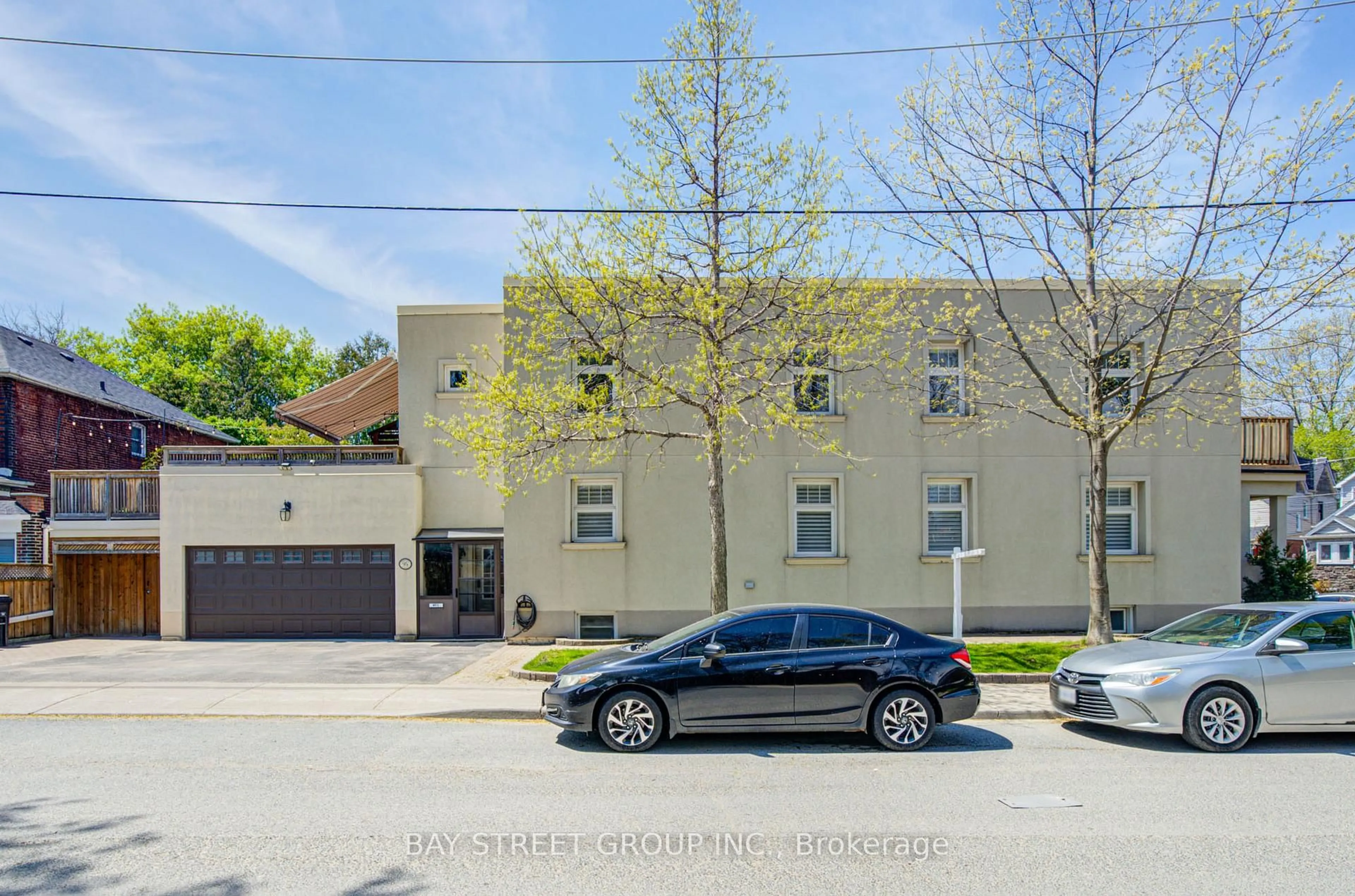 A pic from outside/outdoor area/front of a property/back of a property/a pic from drone, street for 95 Hopedale Ave, Toronto Ontario M4K 3M9