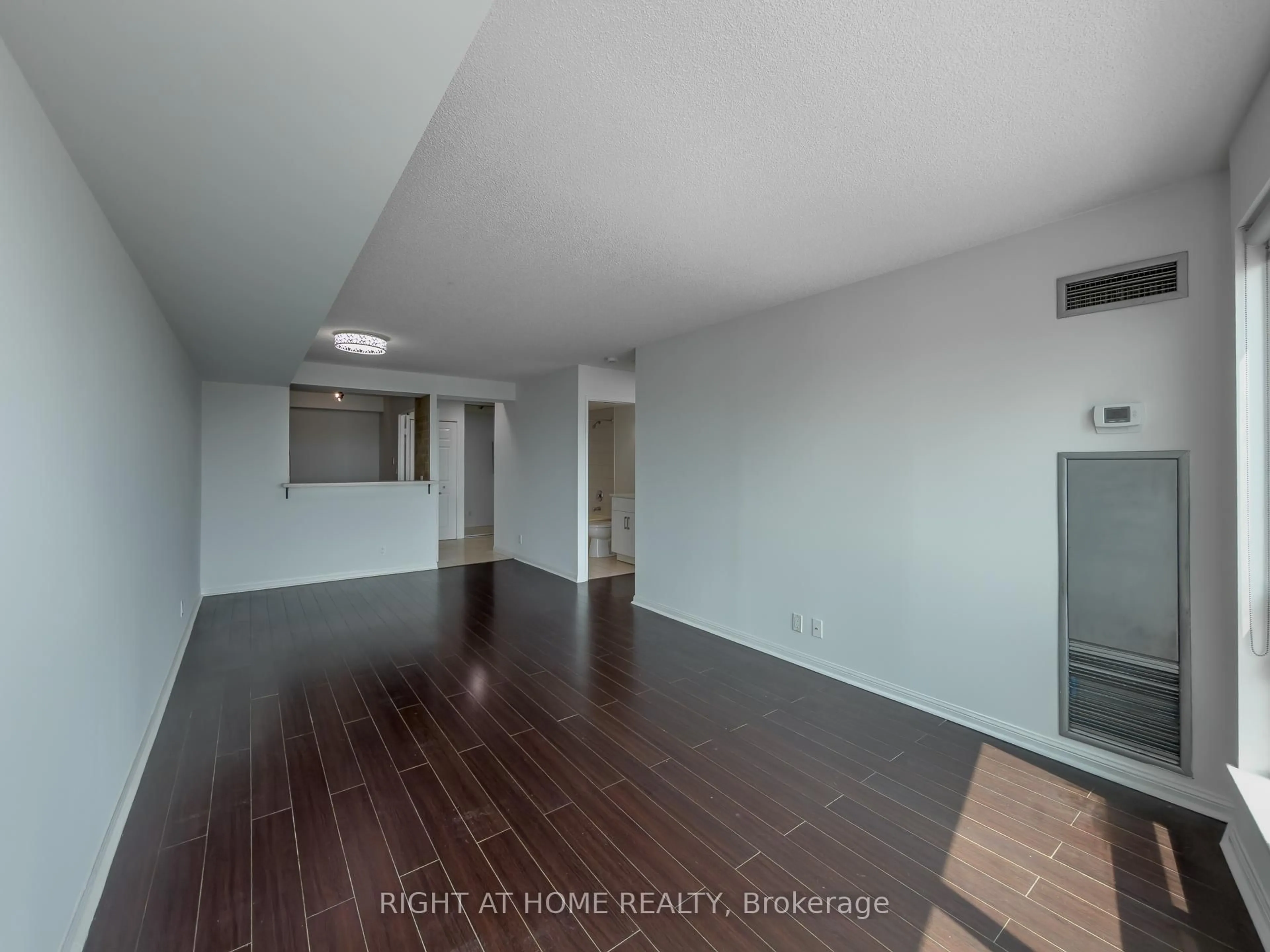 A pic of a room for 8 Lee Centre Dr #1008, Toronto Ontario M1H 3H8