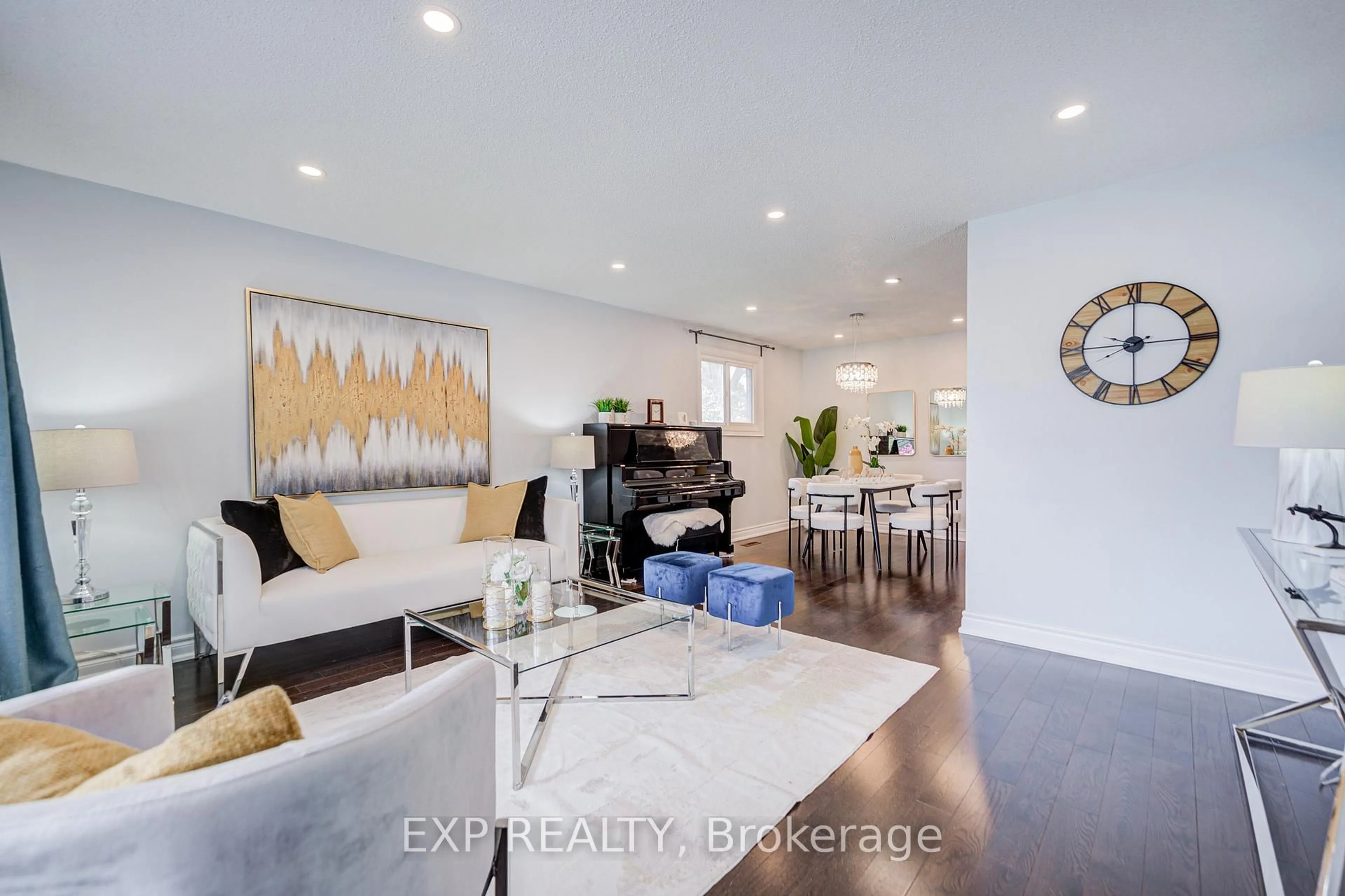 Living room with furniture, unknown for 43 Cleethorpes Blvd, Toronto Ontario M1S 2S7
