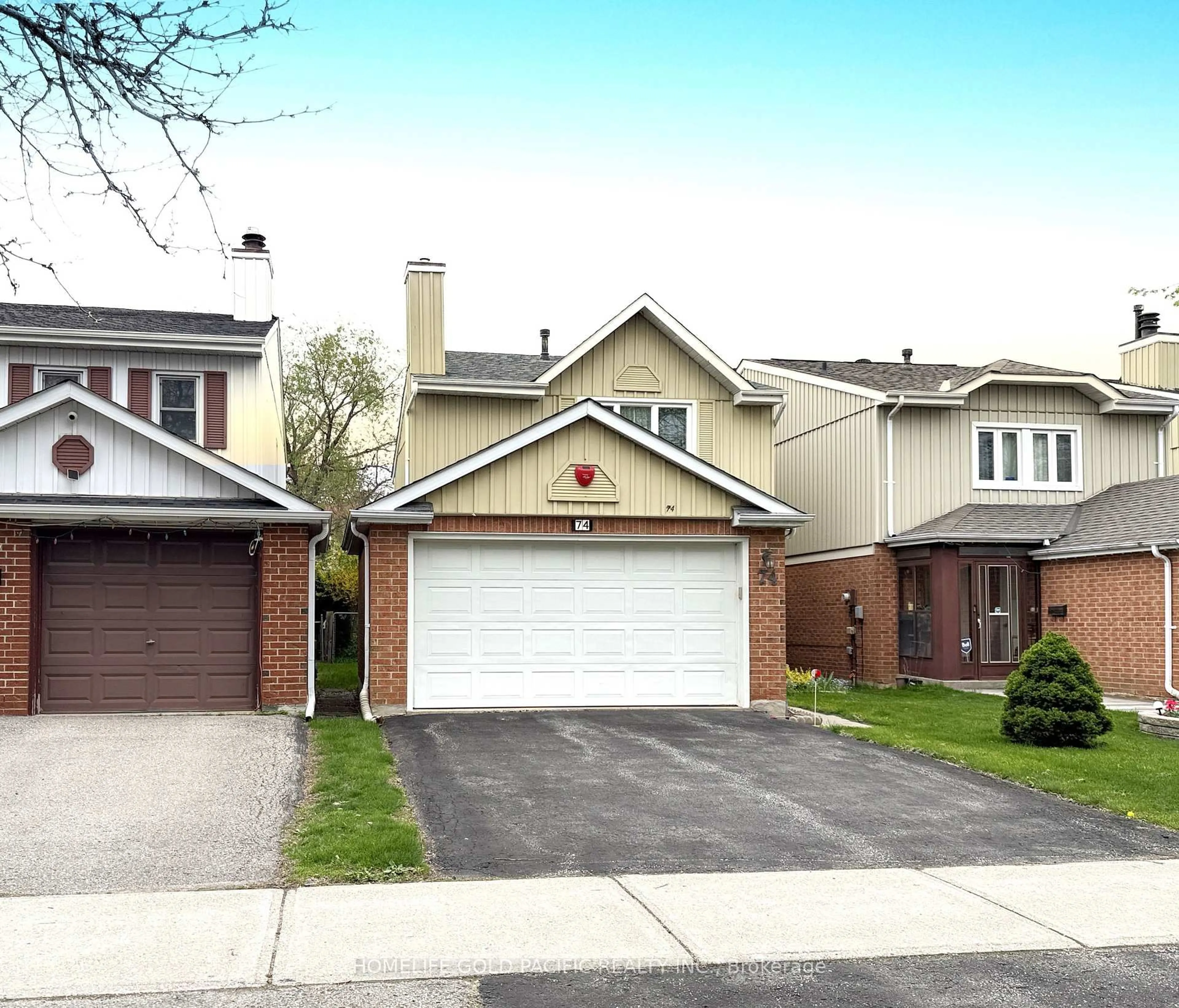 Home with vinyl exterior material, street for 74 Belinda Sq, Toronto Ontario M1W 3M2