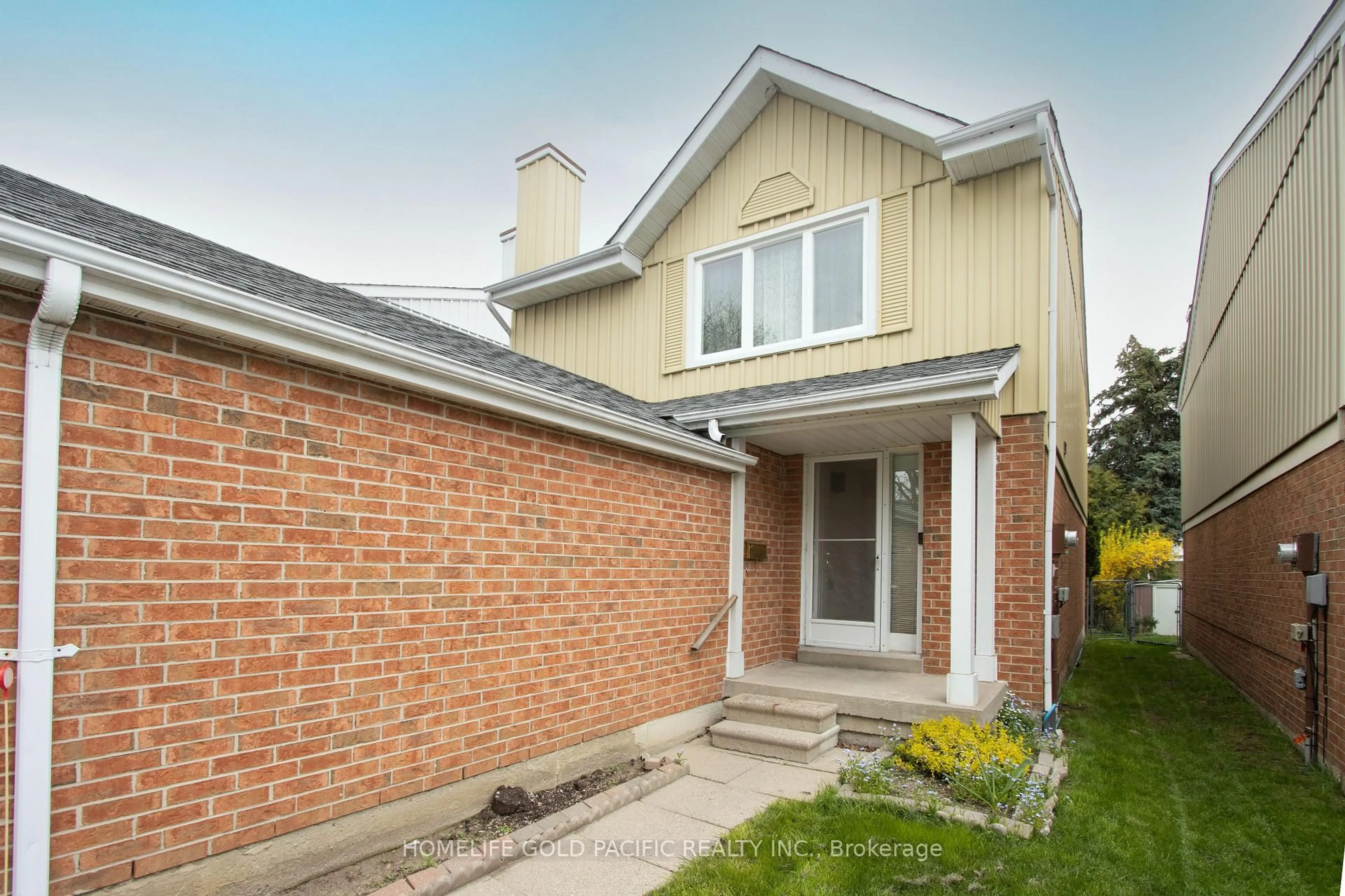 Home with brick exterior material, street for 74 Belinda Sq, Toronto Ontario M1W 3M2