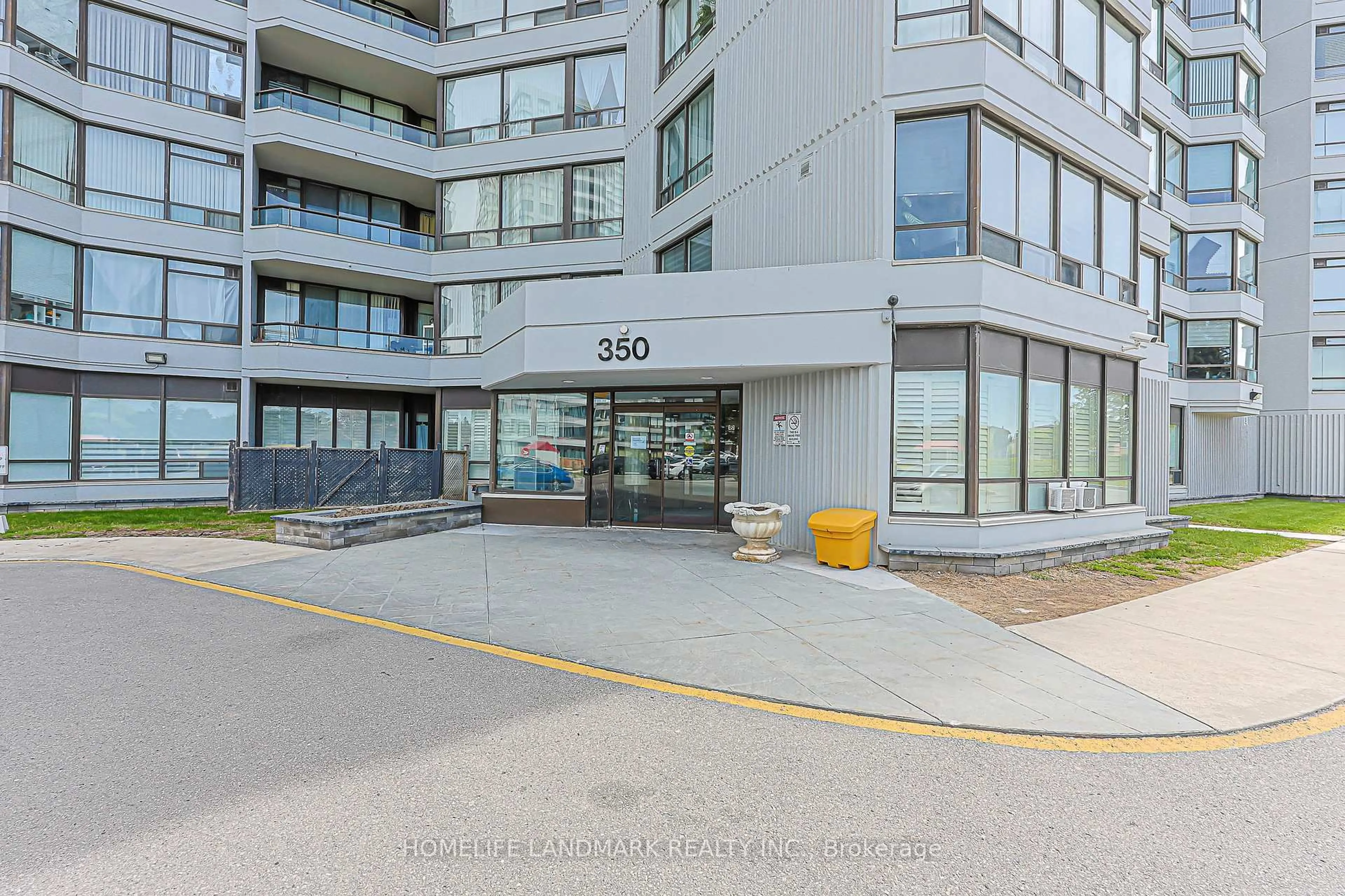 Indoor foyer for 350 Alton Towers Circ #1413, Toronto Ontario M1V 5E3